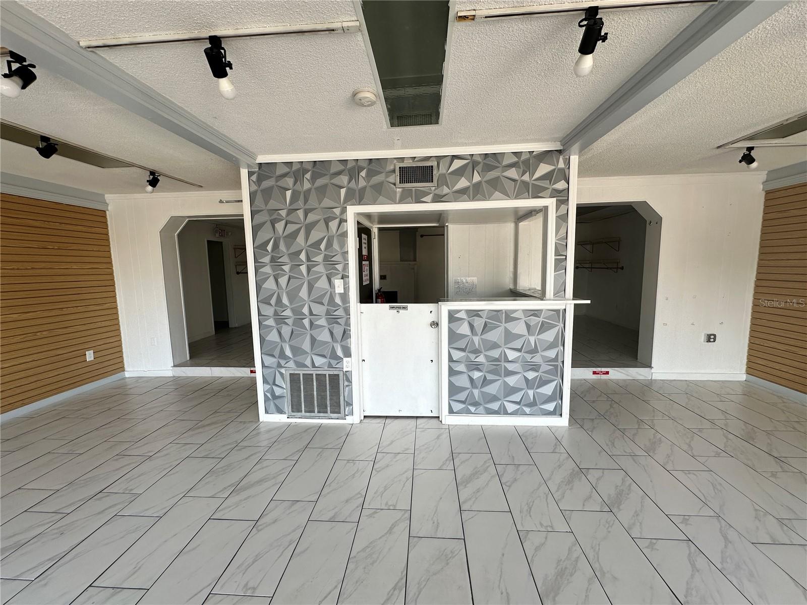 2206 E Silver Springs Blvd Property Photo 8