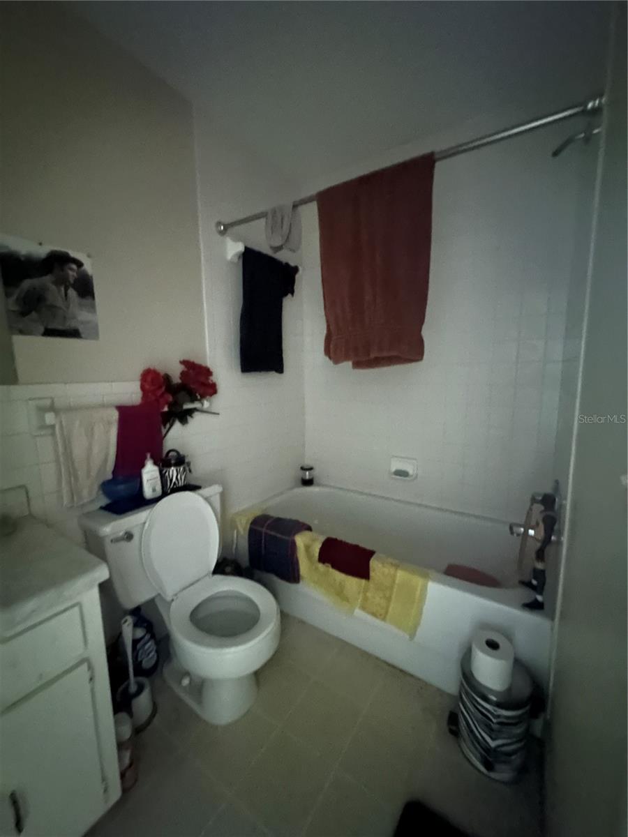 2417 Ne 6th St #8 Property Photo 19