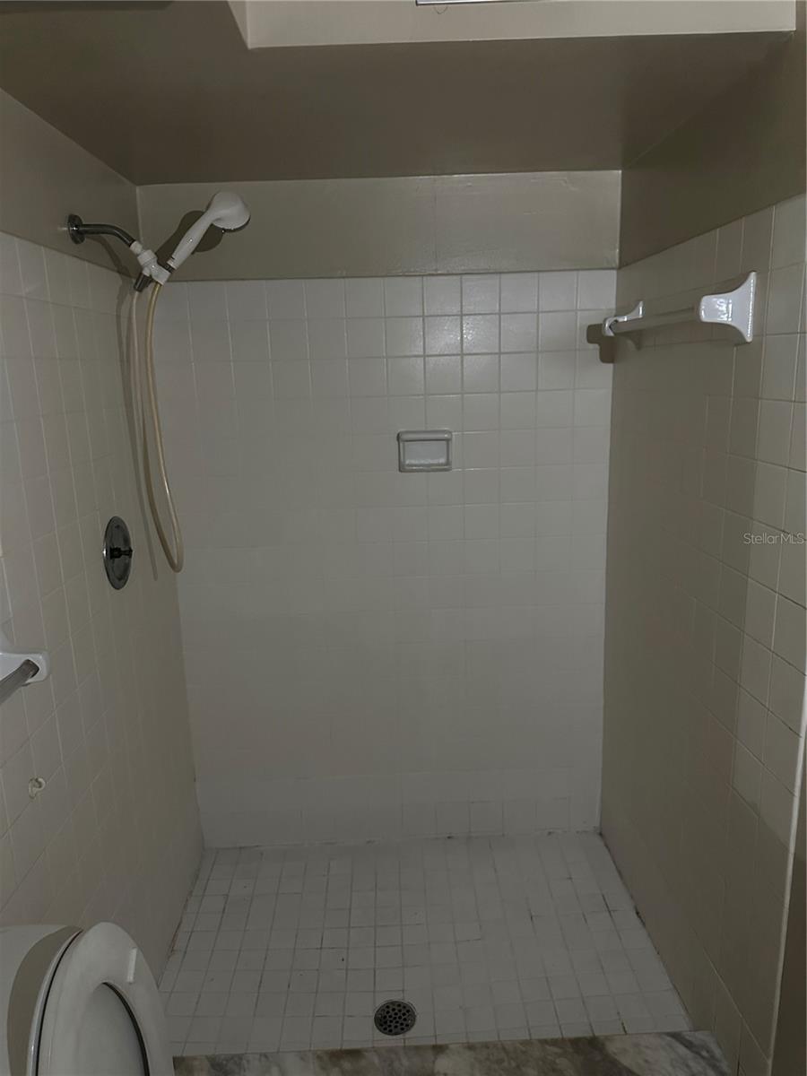 2415 Ne 7th St #2 Property Photo 7