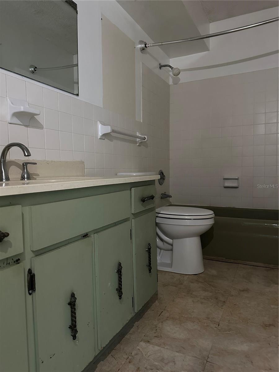 2415 Ne 7th St #2 Property Photo 9