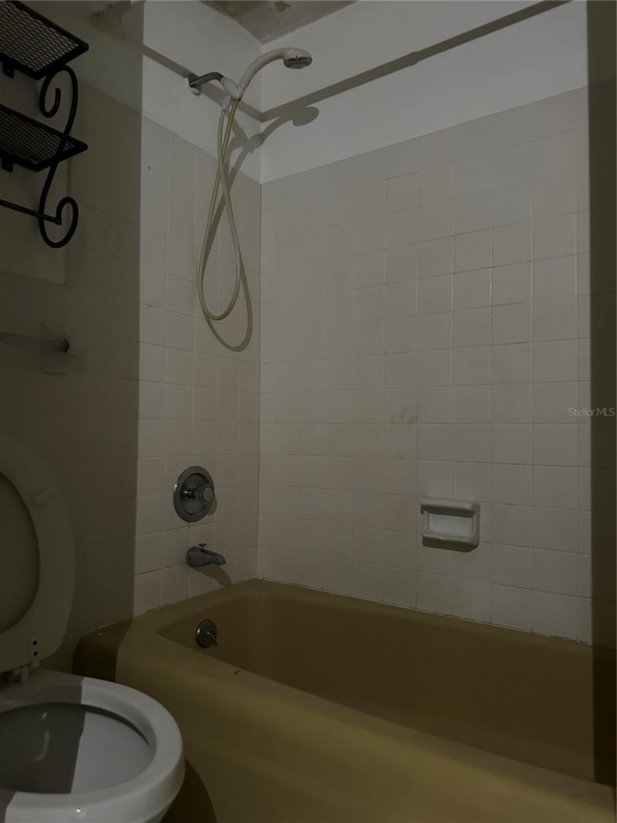 2415 Ne 7th St #2 Property Photo 14