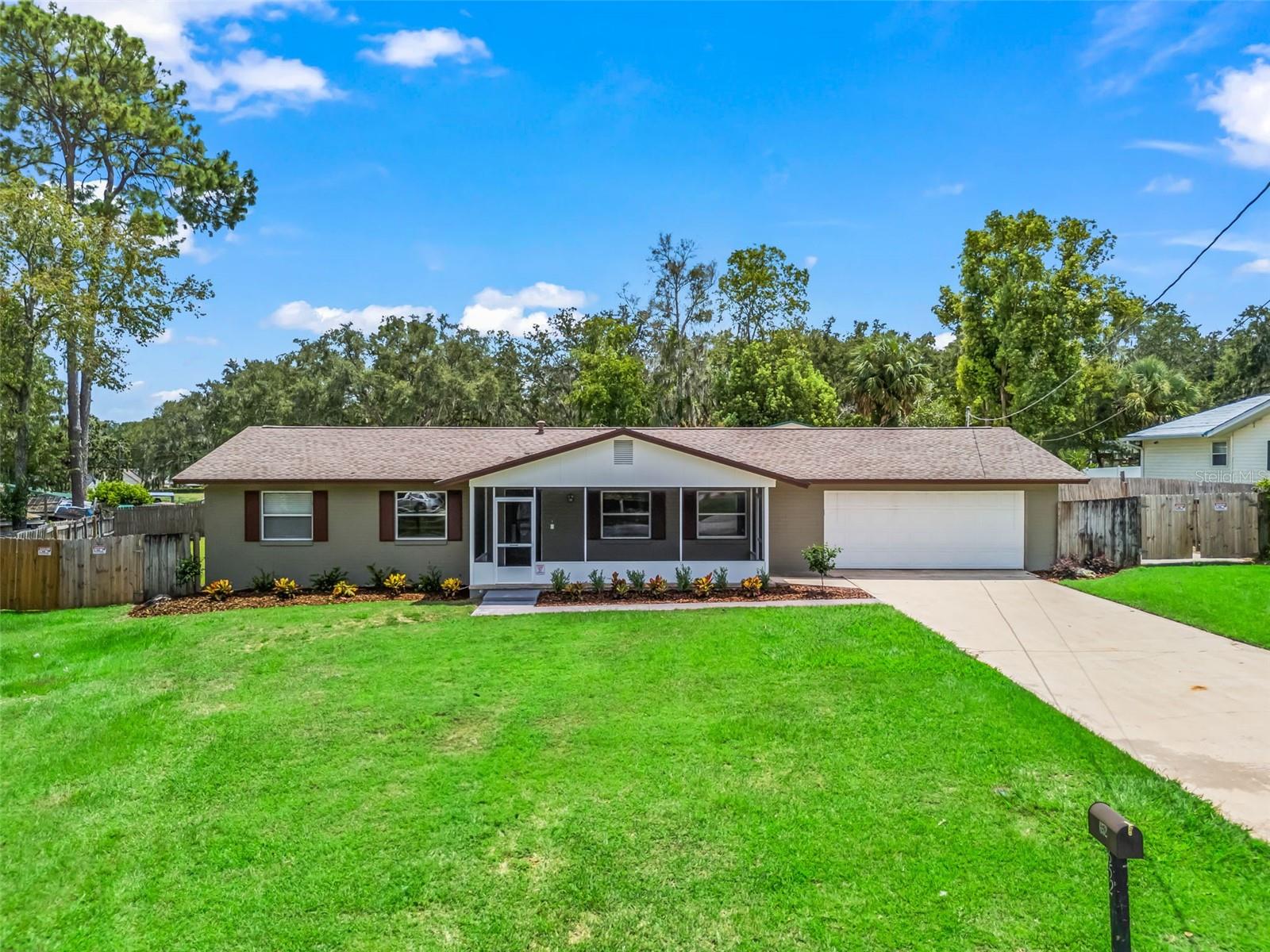 652 SE 18TH ST Property Photo 1