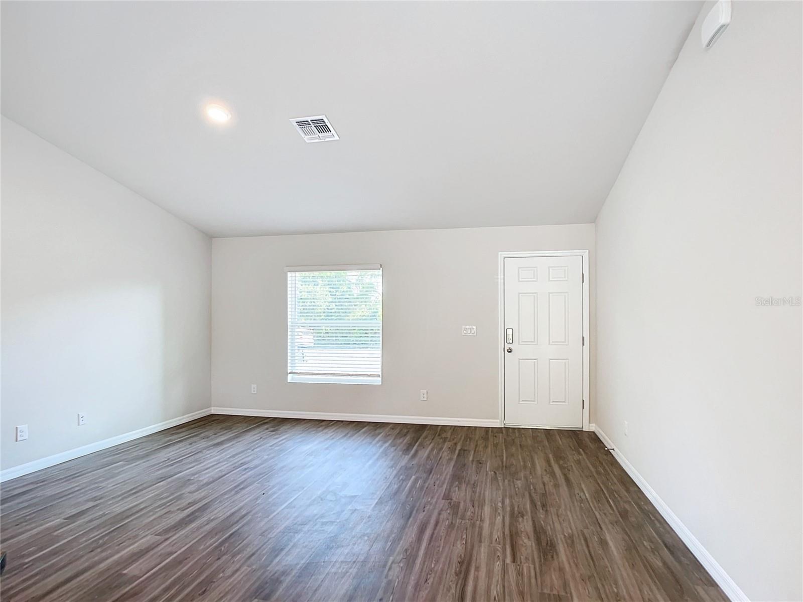 17389 Tyler Ave Property Photo 2