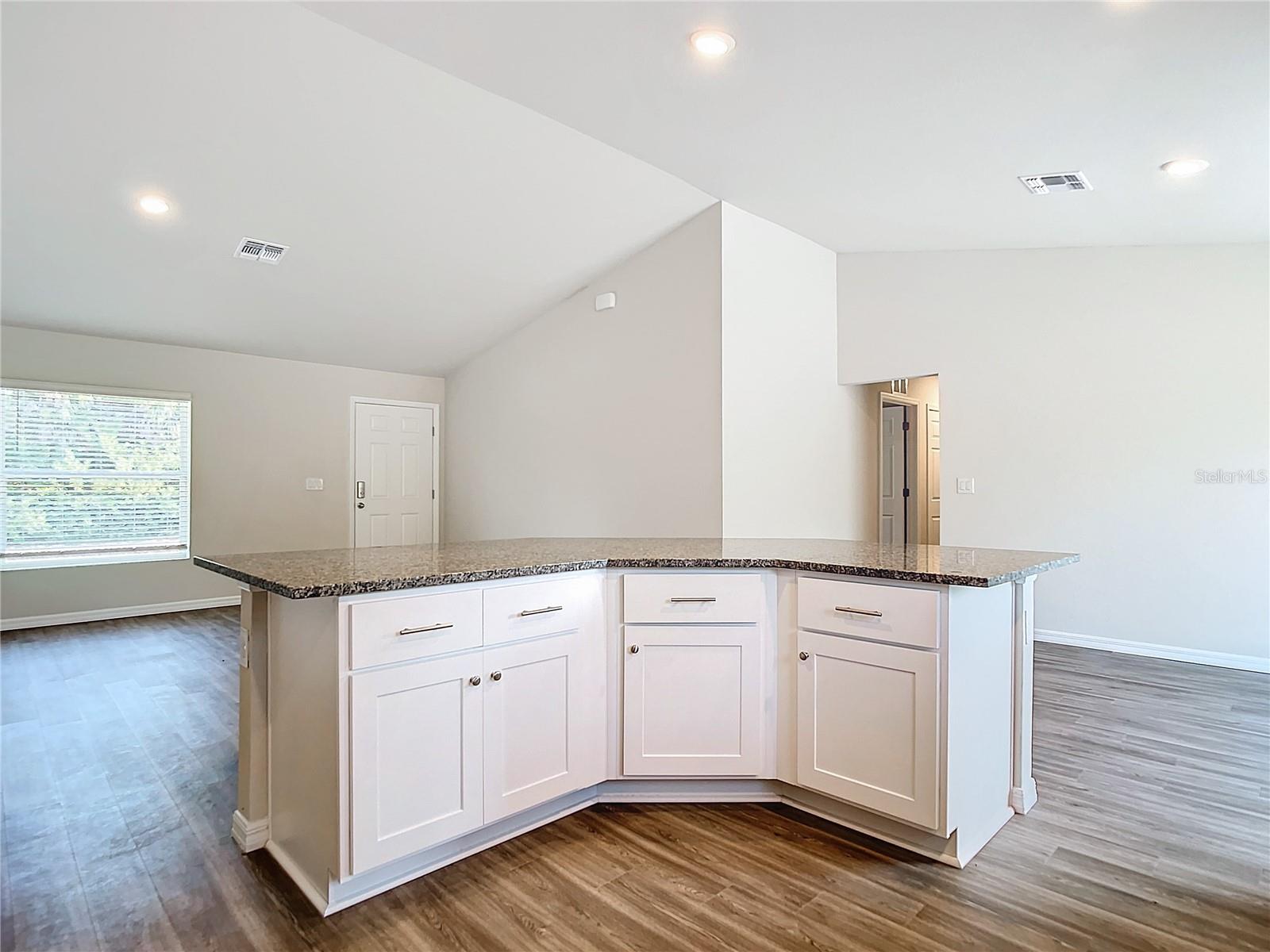 17389 Tyler Ave Property Photo 6