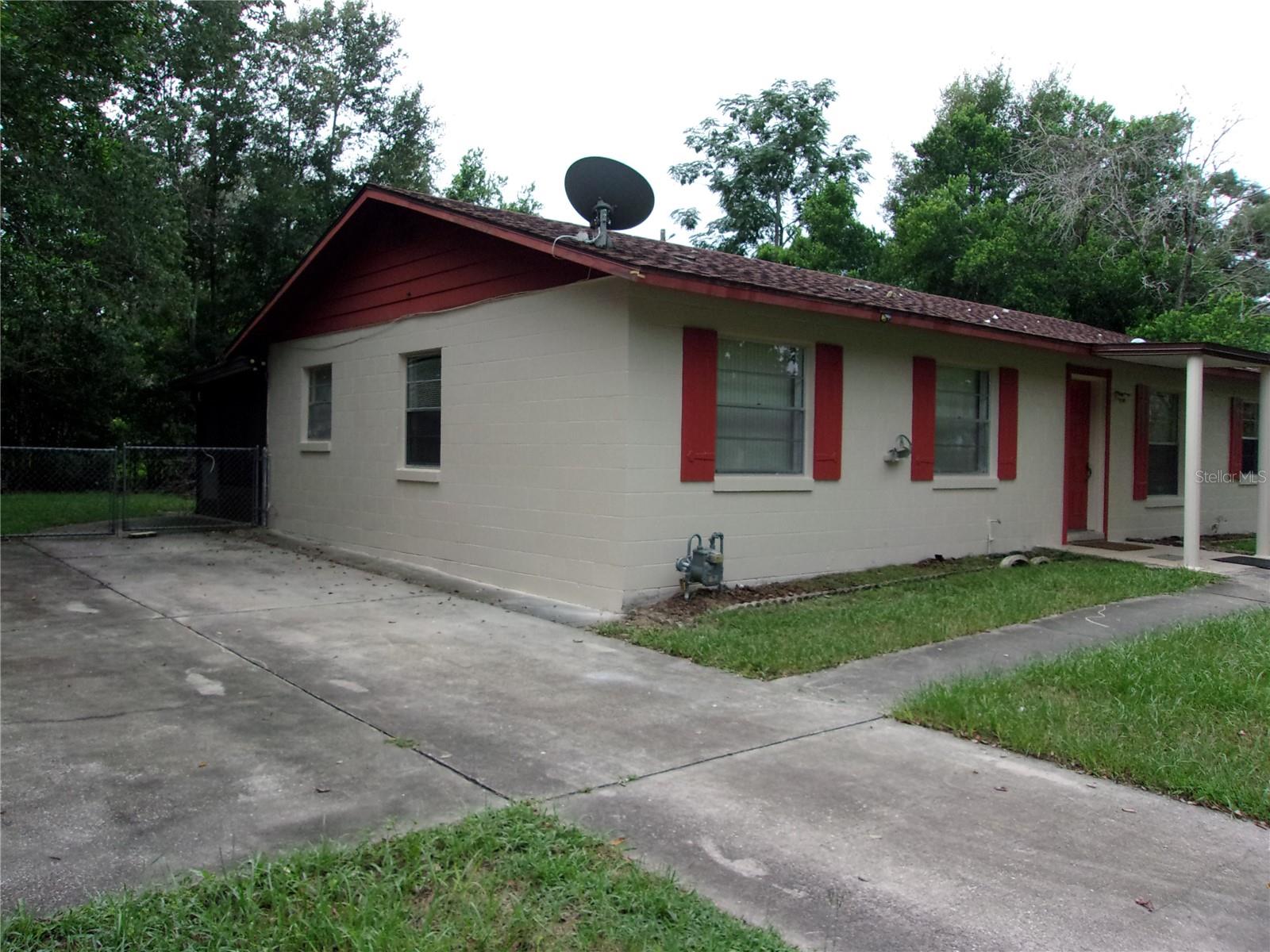 5700 Ne 6th Pl Property Photo 4