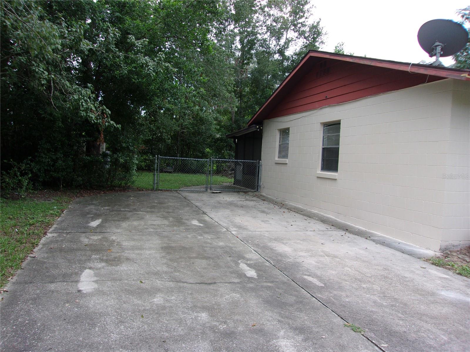 5700 Ne 6th Pl Property Photo 5