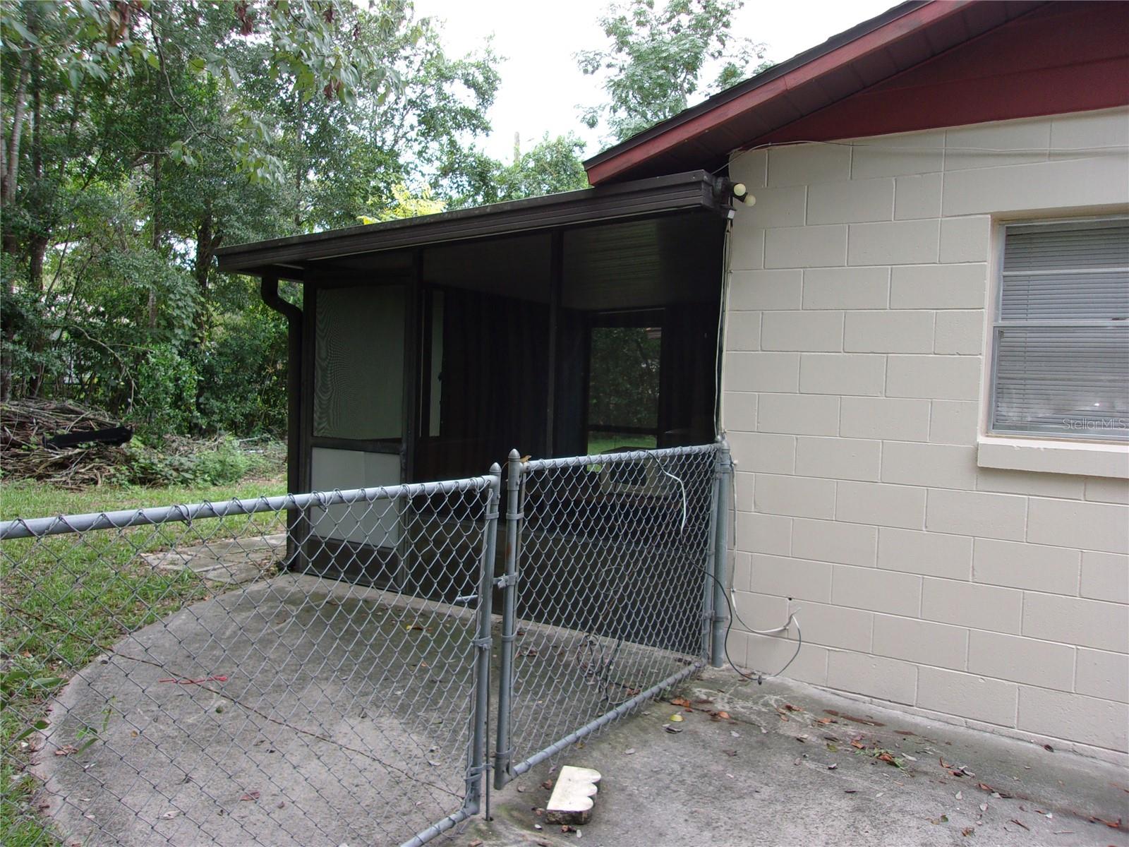 5700 Ne 6th Pl Property Photo 6