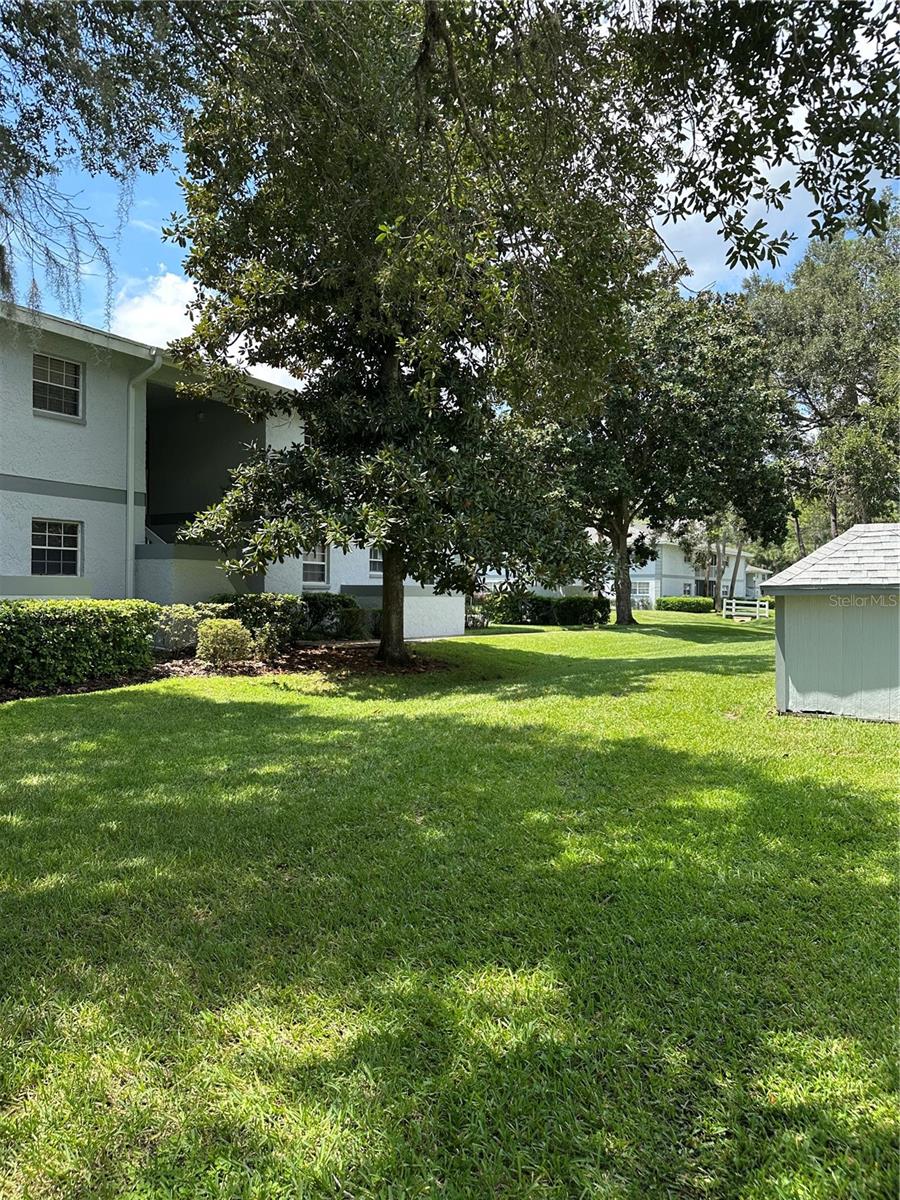 584 Fairways Ln #f202 Property Photo 4