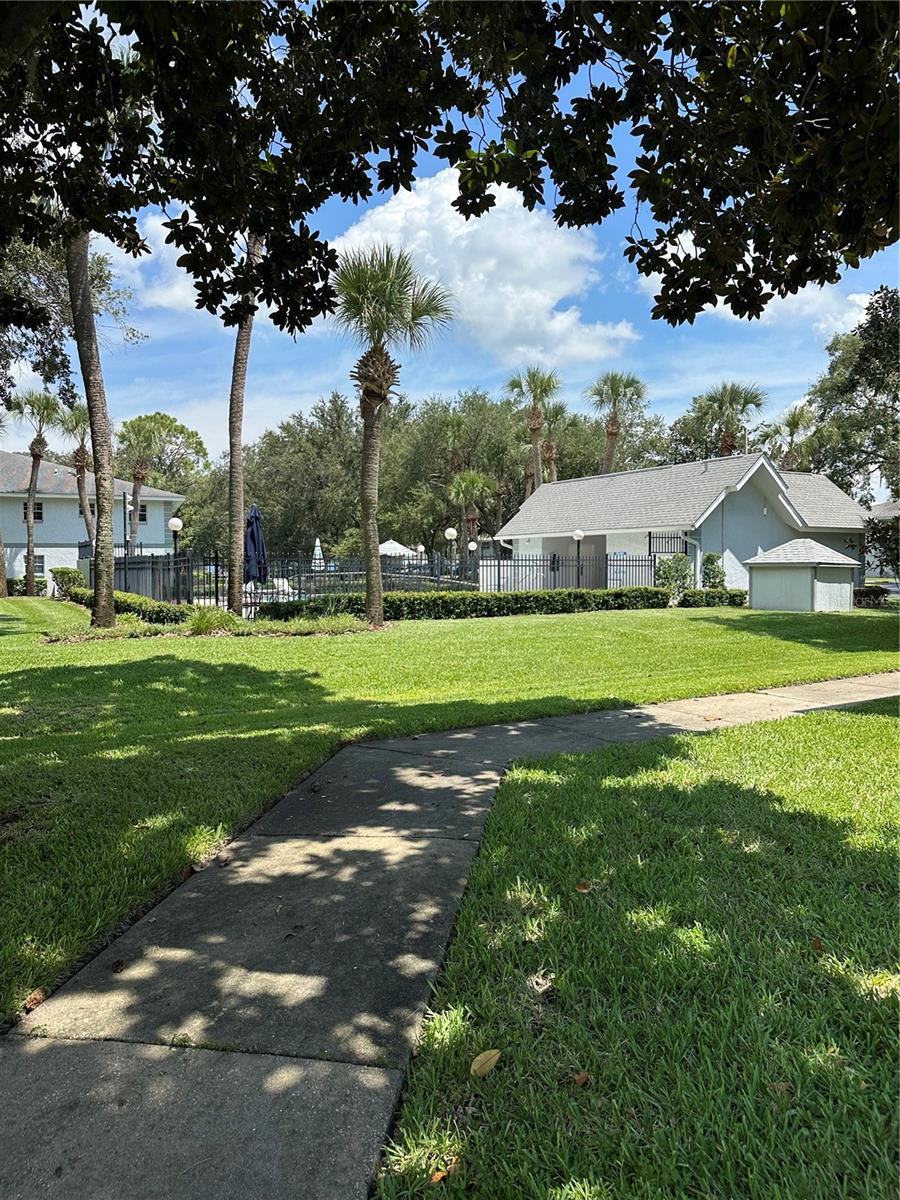 584 Fairways Ln #f202 Property Photo 7