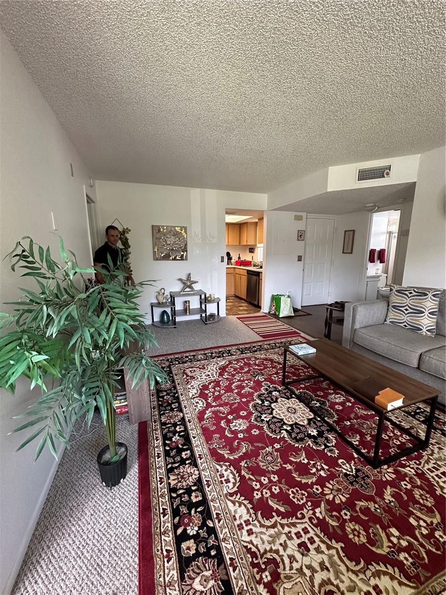 584 Fairways Ln #f202 Property Photo 13