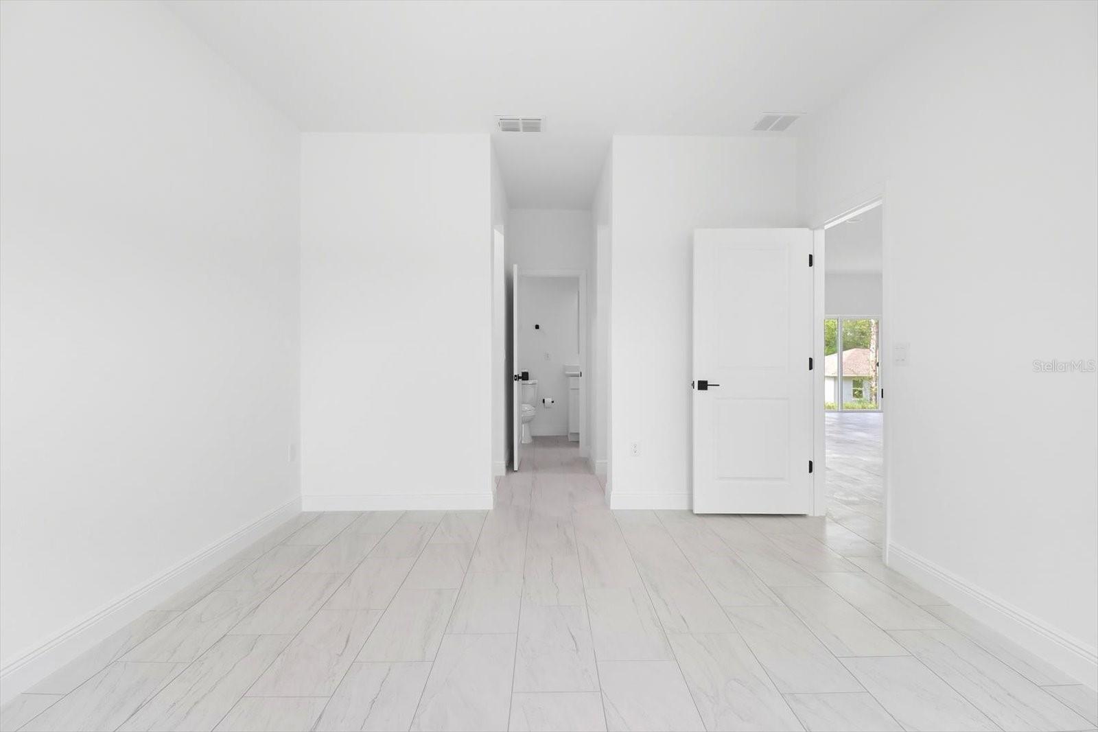 225 W Diego Pl Property Photo 18