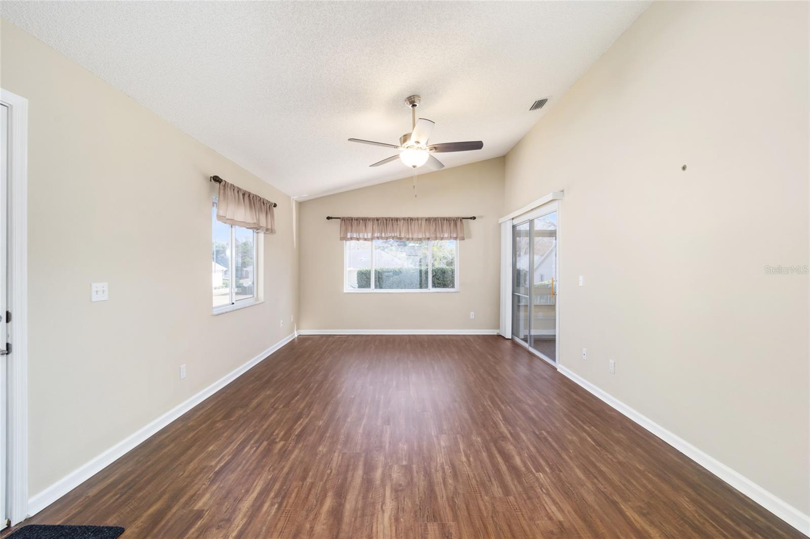 1921 Nw 50th Cir Property Photo 15