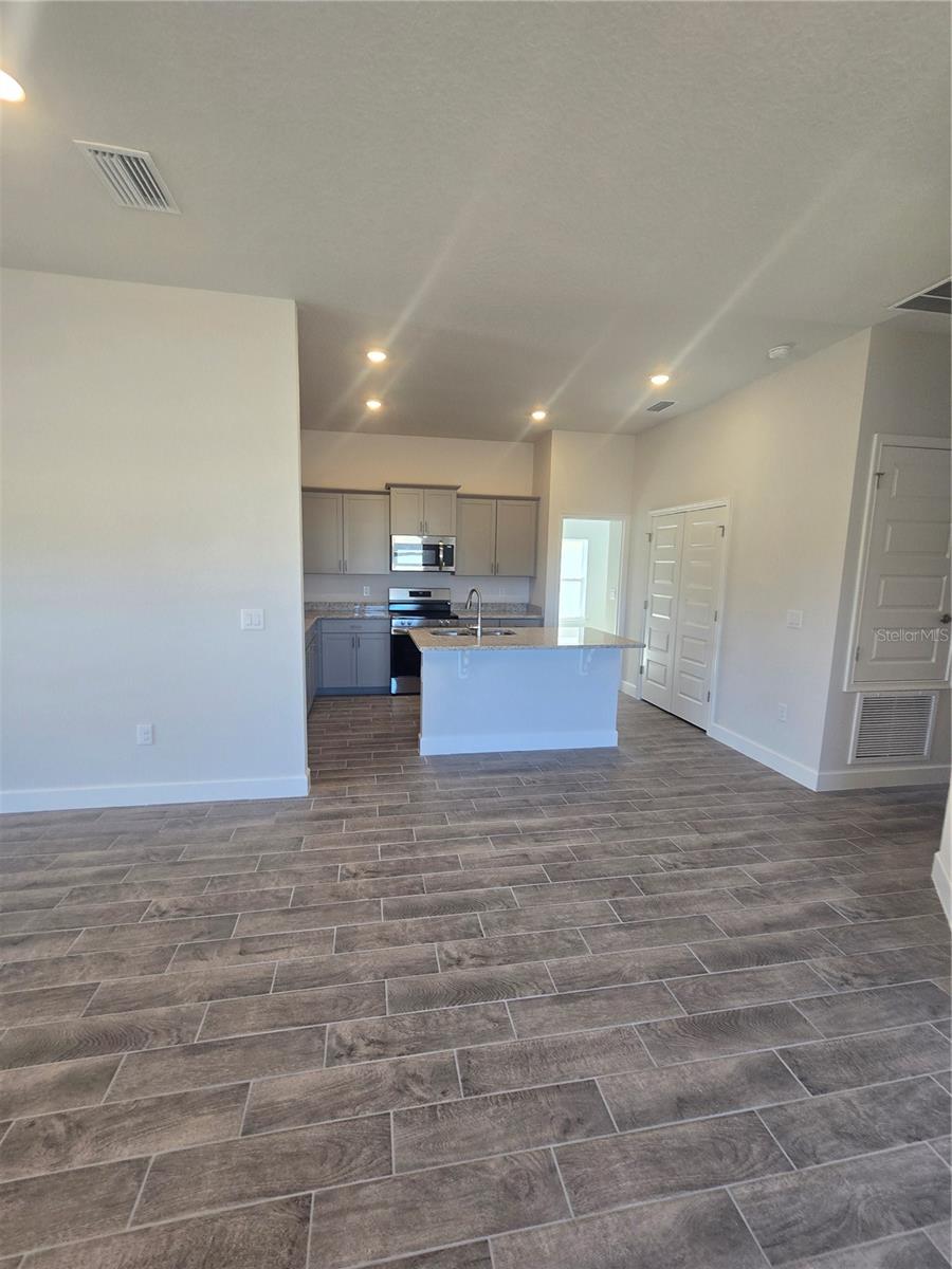 1100 Heron Point Dr Property Photo 13