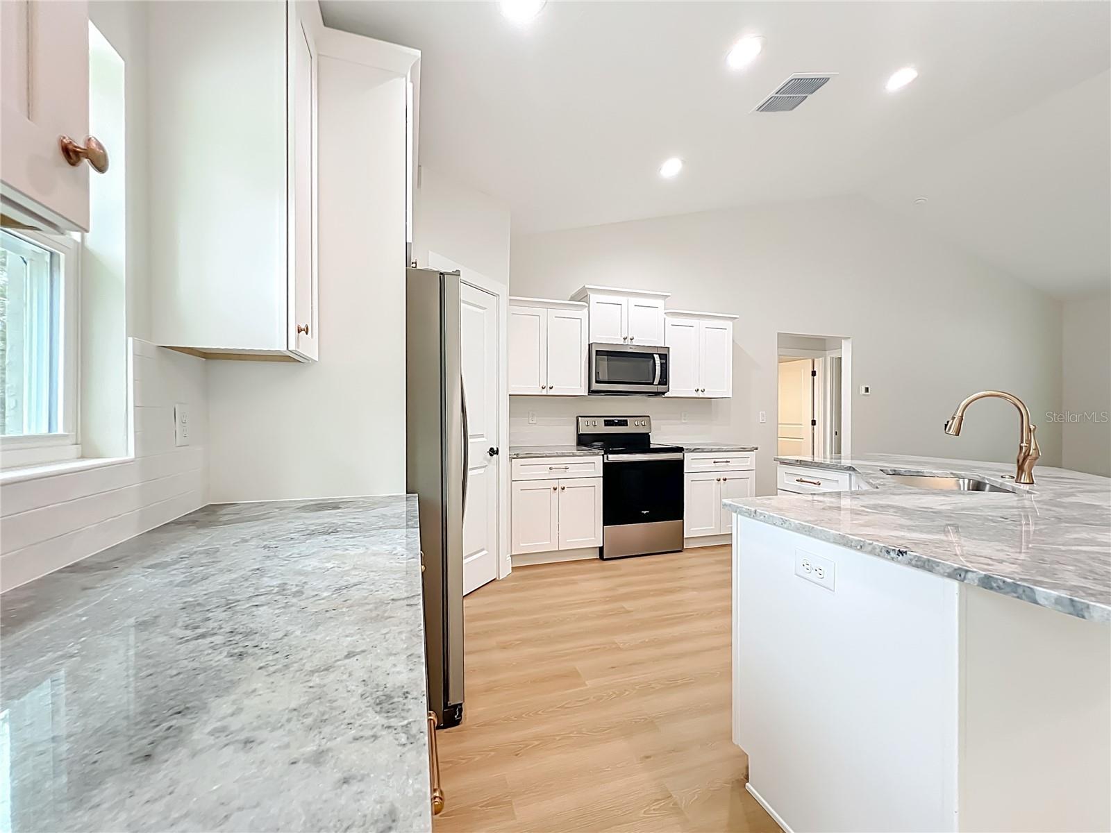 6526 N Earlshire Ter Property Photo 24