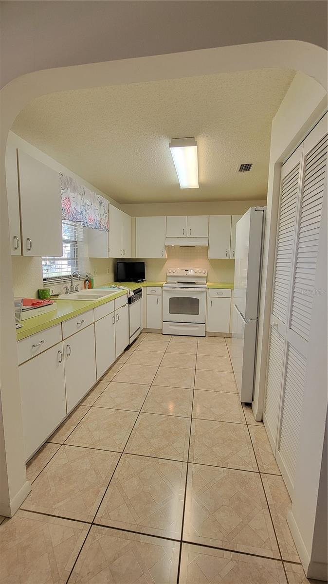 9331 Sw 84th Ter #d Property Photo 11