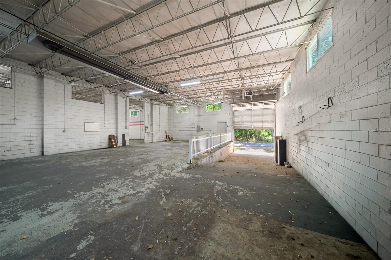 4450 S Pine Ave Property Photo 12