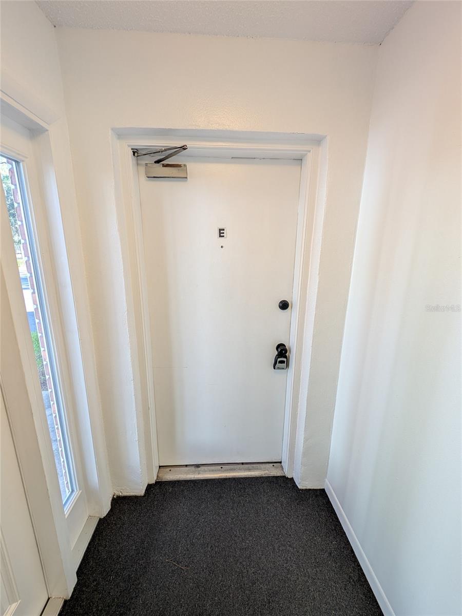 2564 Se 15th Ave #e Property Photo 2