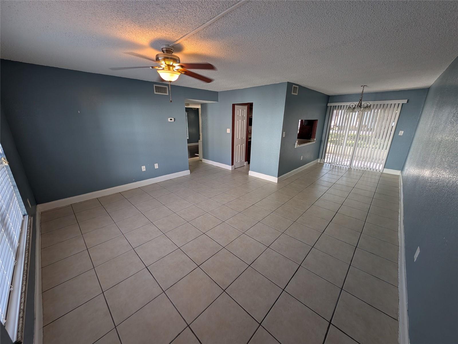 2564 Se 15th Ave #e Property Photo 3