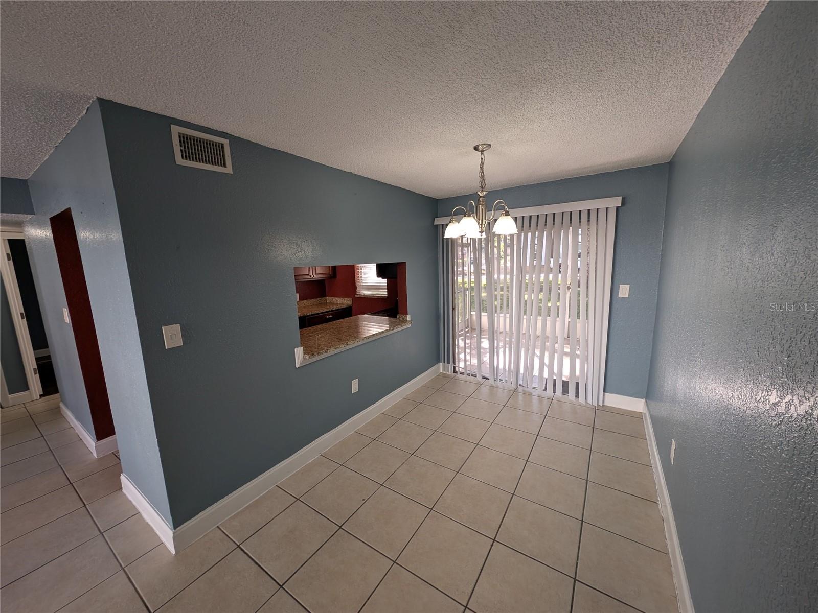 2564 Se 15th Ave #e Property Photo 5