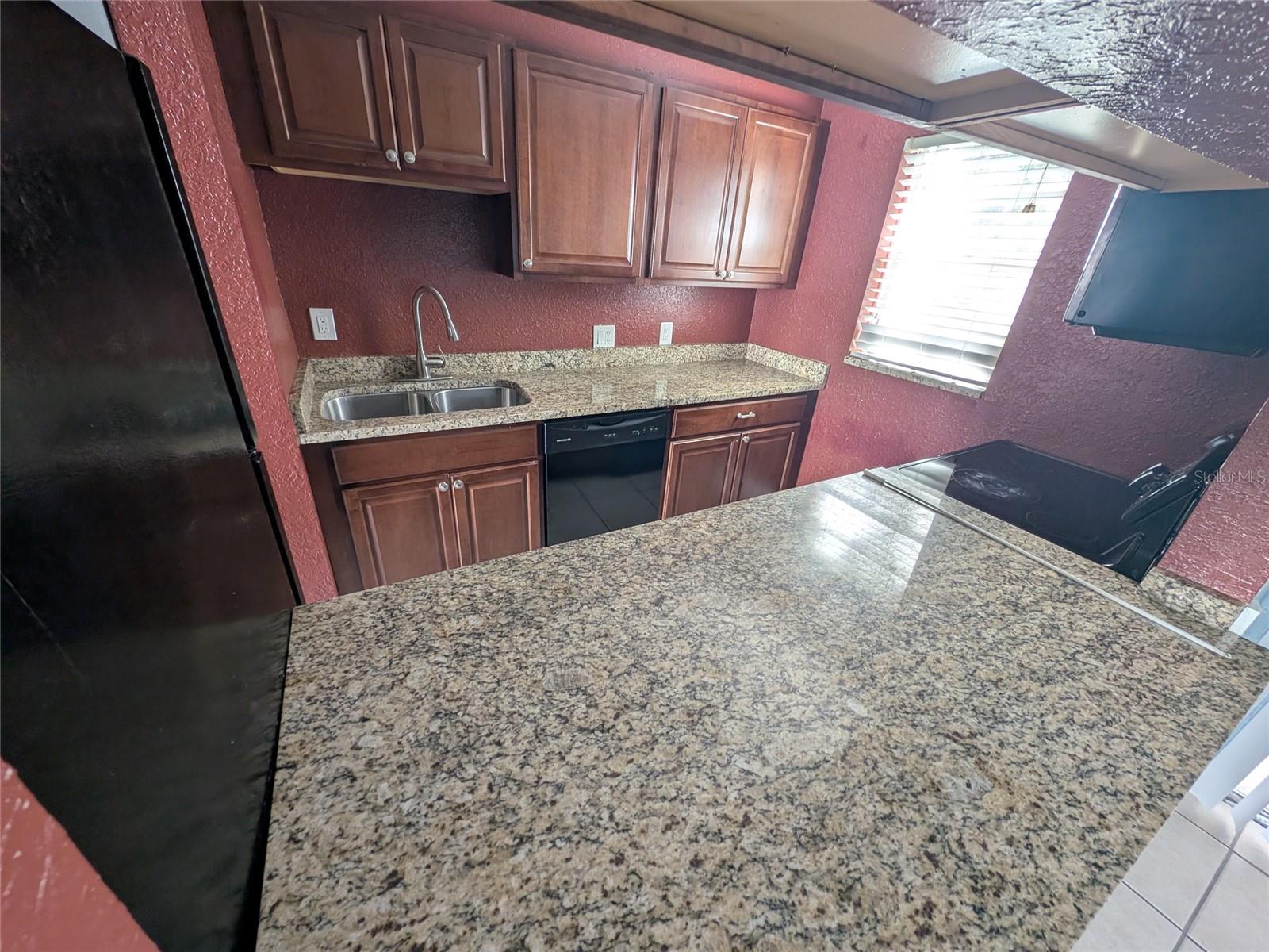 2564 Se 15th Ave #e Property Photo 9