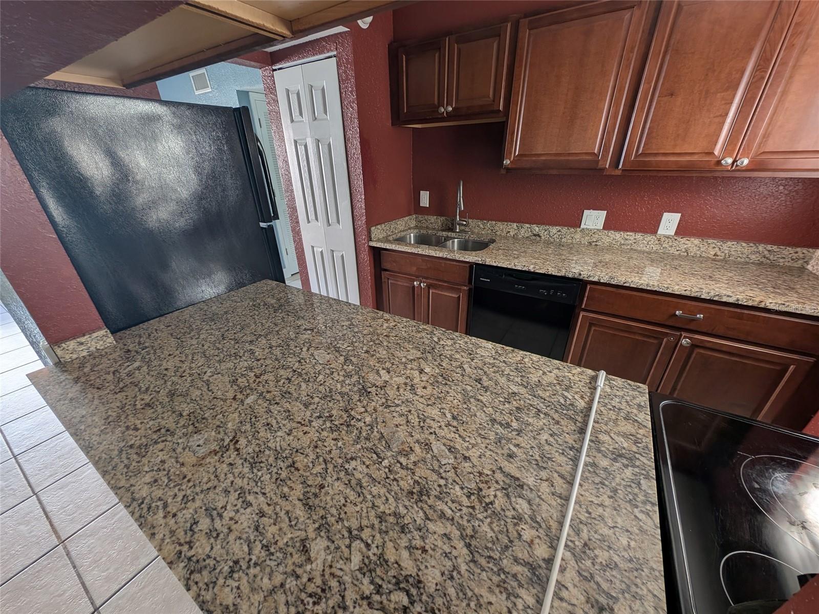 2564 Se 15th Ave #e Property Photo 10