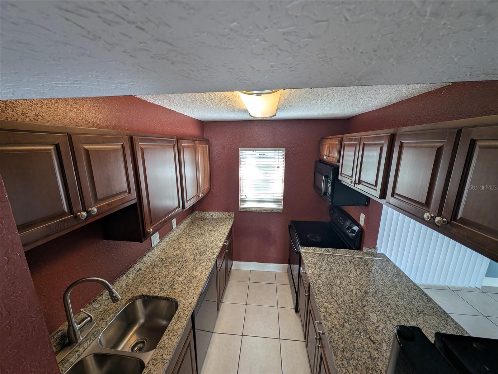 2564 Se 15th Ave #e Property Photo 11
