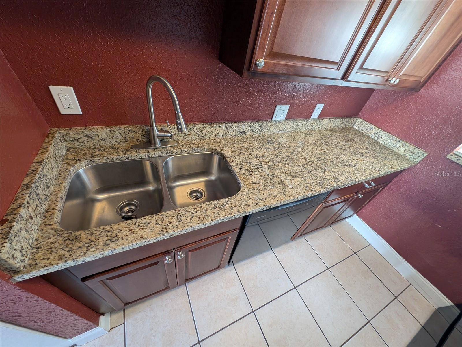 2564 Se 15th Ave #e Property Photo 12