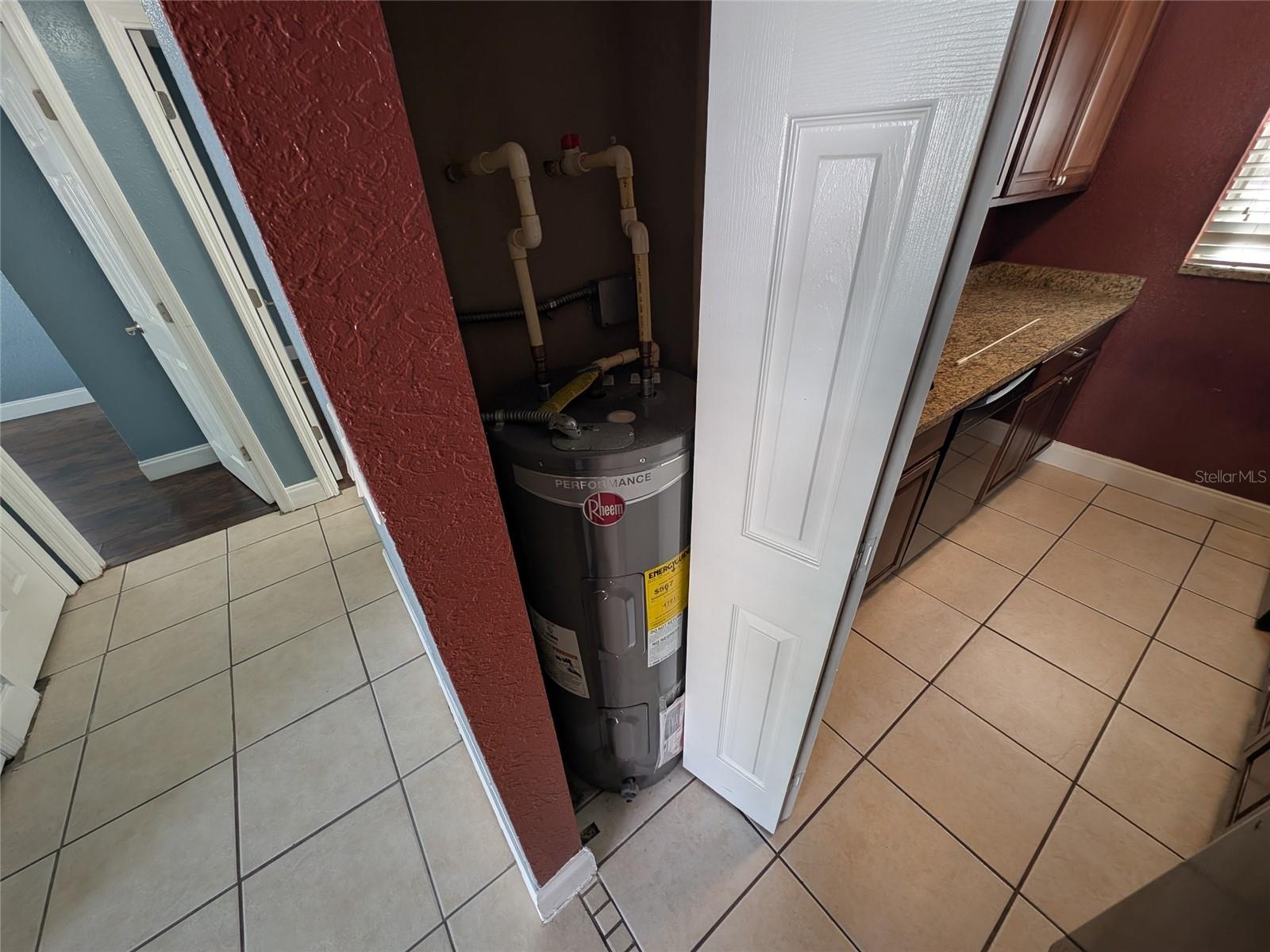 2564 Se 15th Ave #e Property Photo 16