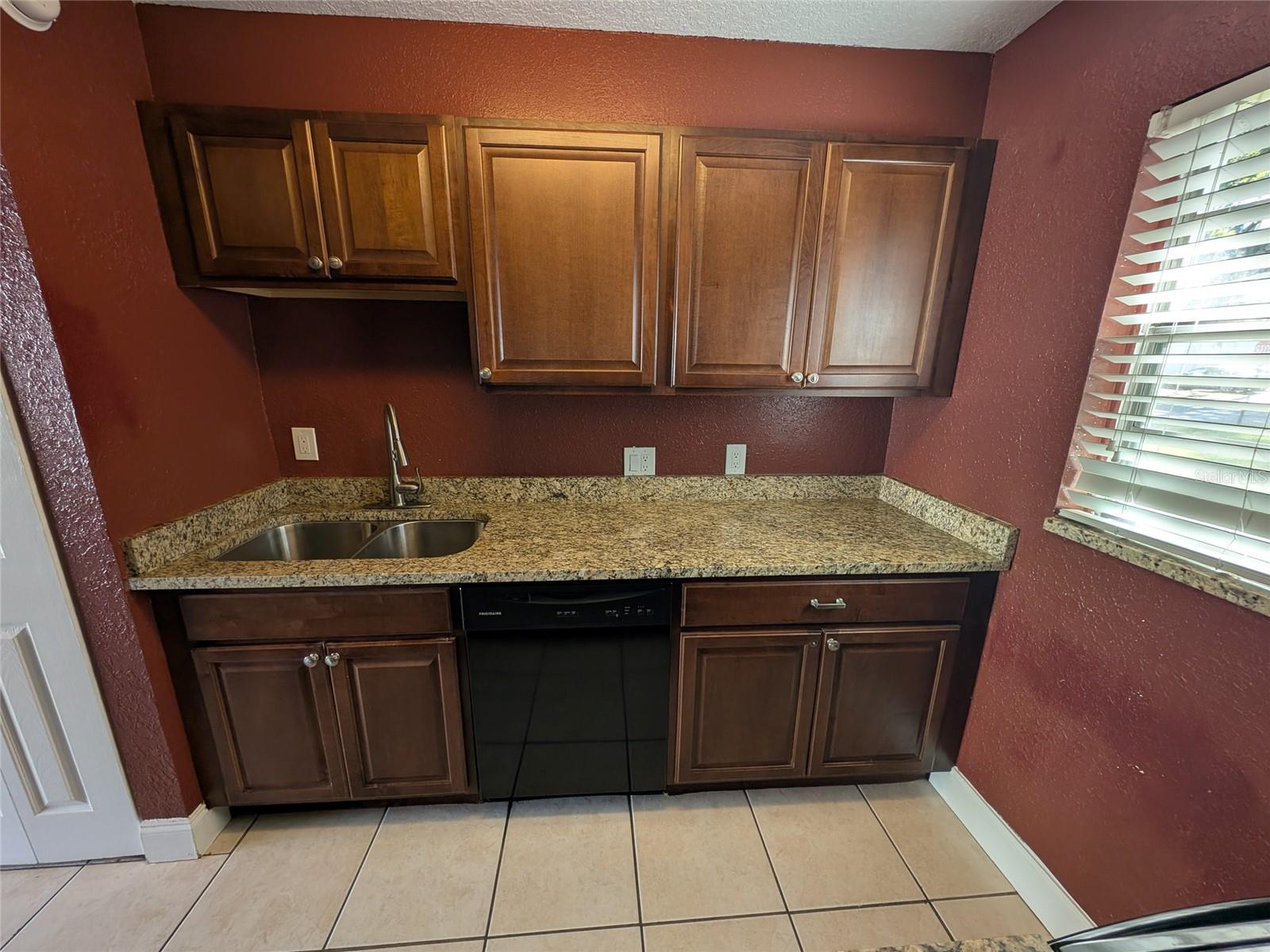 2564 Se 15th Ave #e Property Photo 17