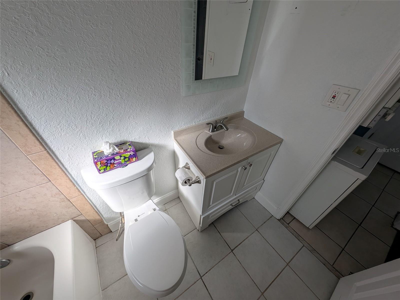 2564 Se 15th Ave #e Property Photo 23