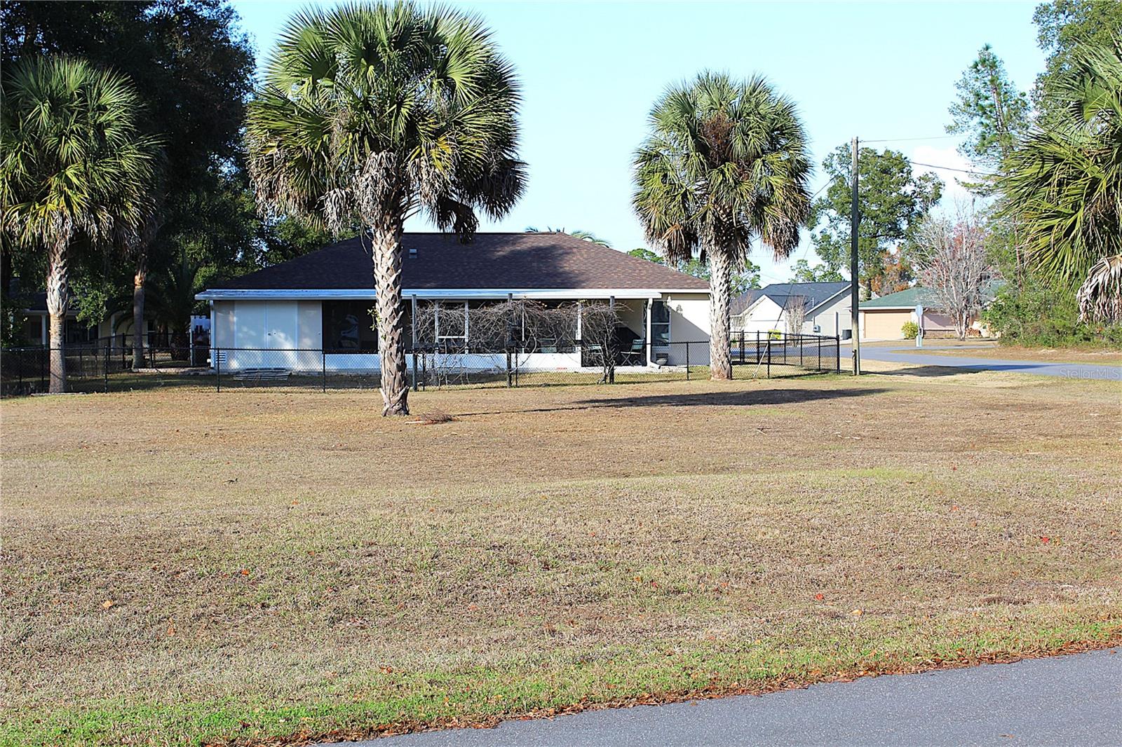 Ne 6th Pl Property Photo 4