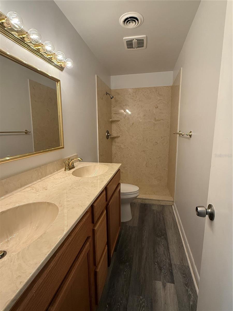 1021 Sw 26th St Property Photo 6