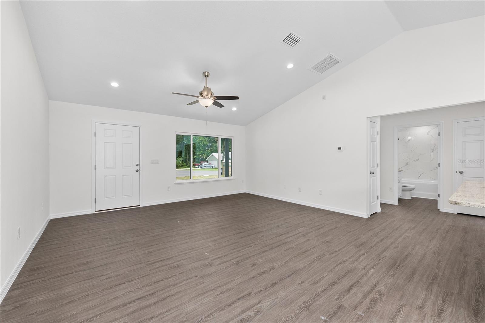 654 Ne 130th Ct Property Photo 12
