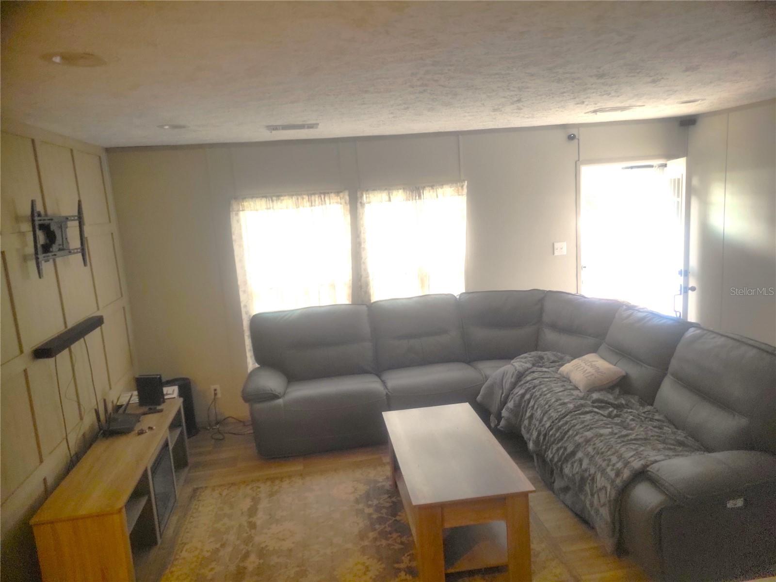 2829 N Lakefront Dr Property Photo 3