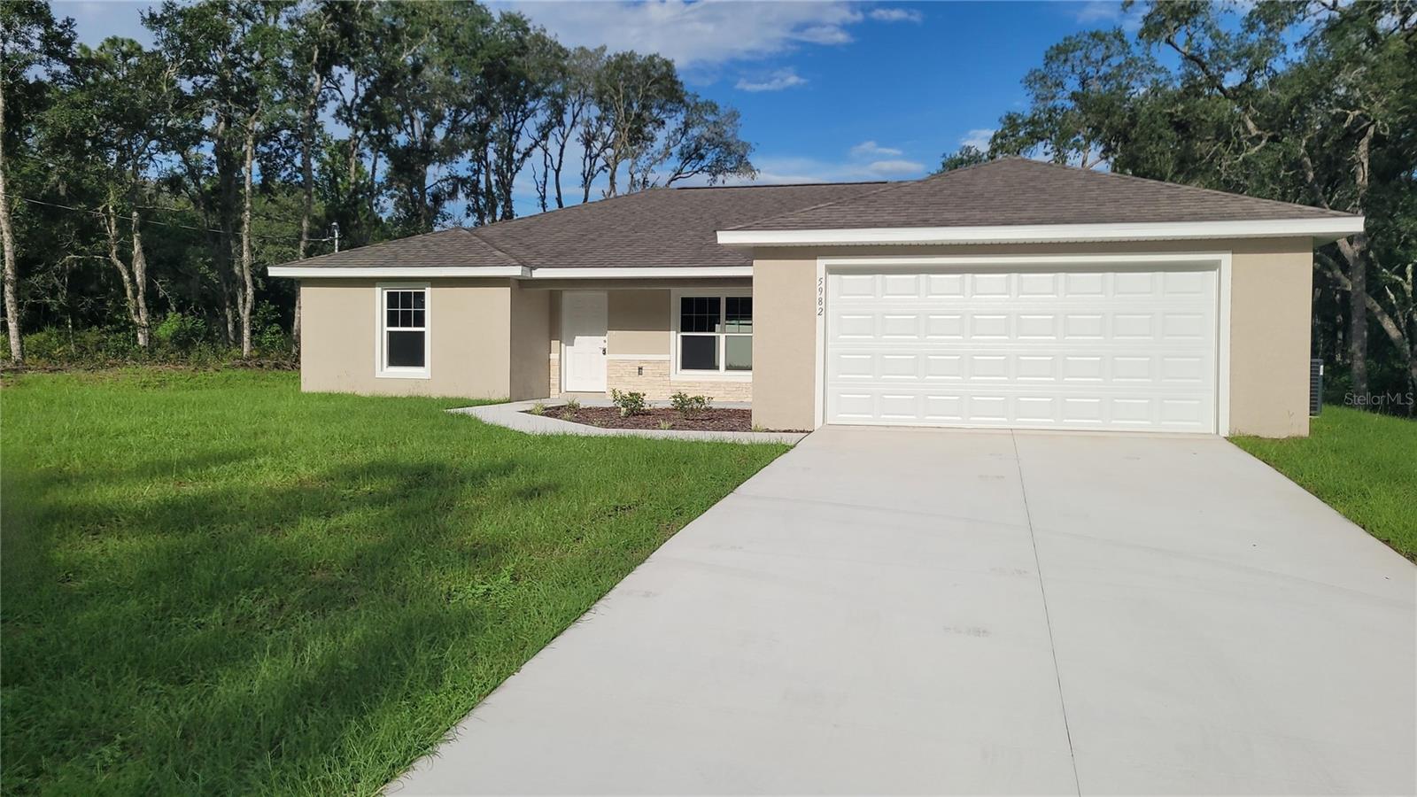 5982 N MATHESON DR Property Photo 1