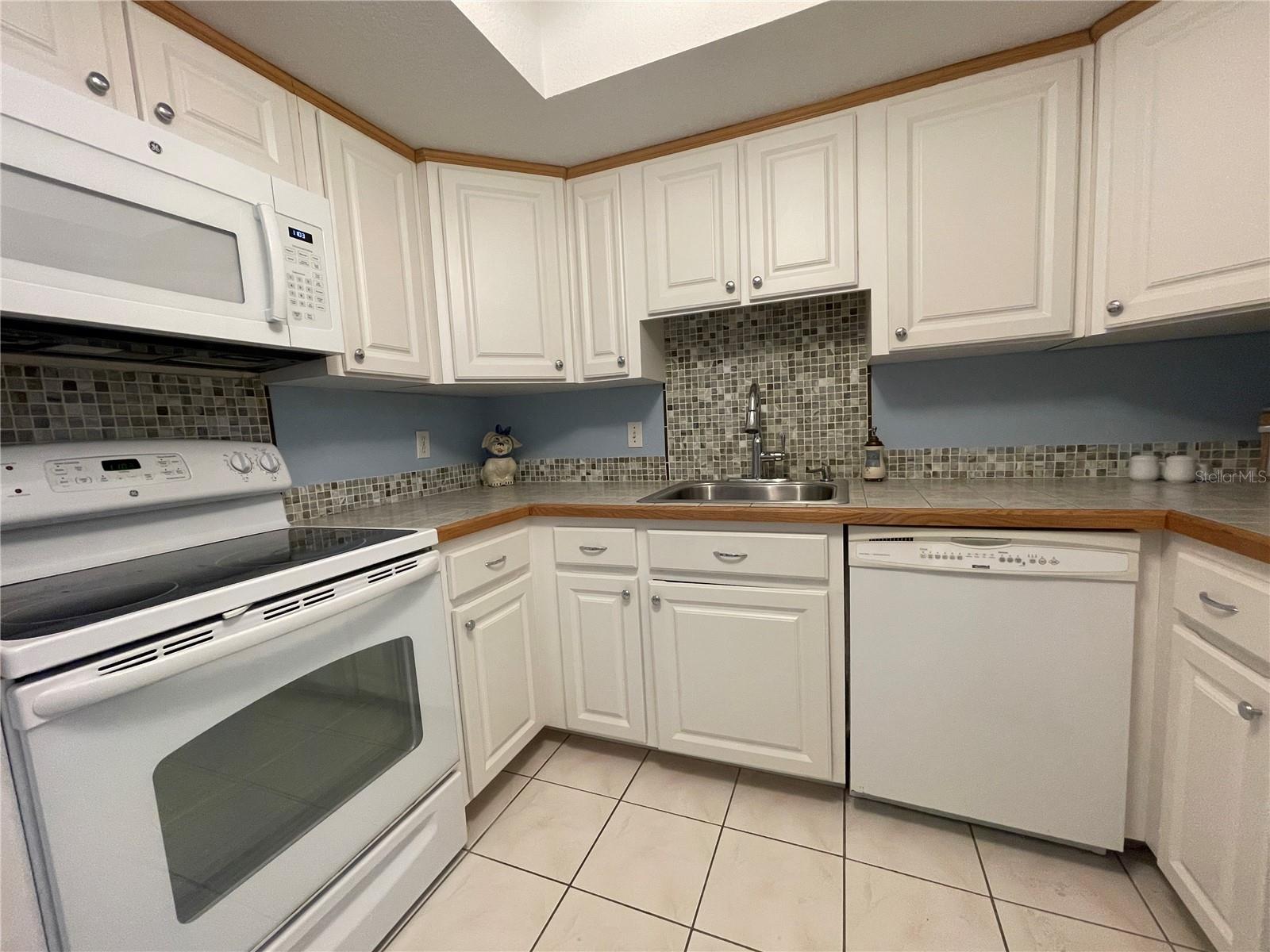 625 Midway Dr #a Property Photo 5