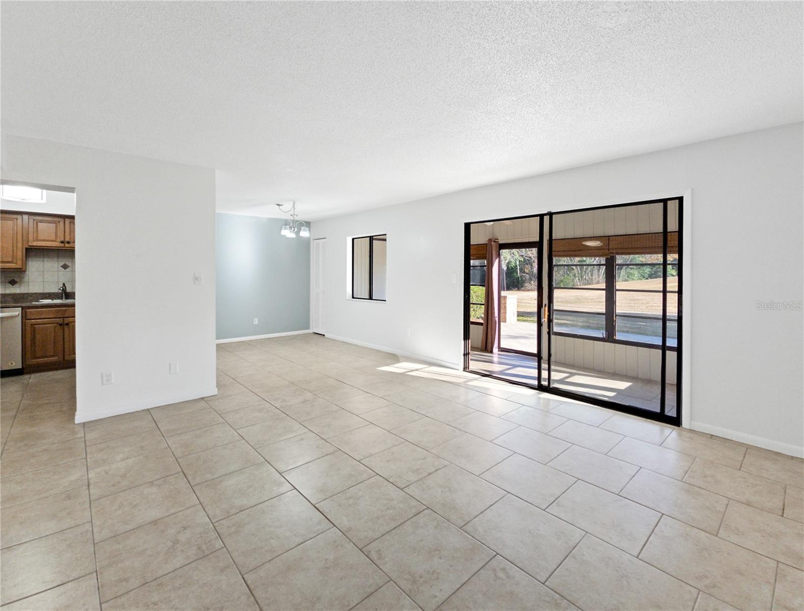 680 Midway Dr #a Property Photo 6