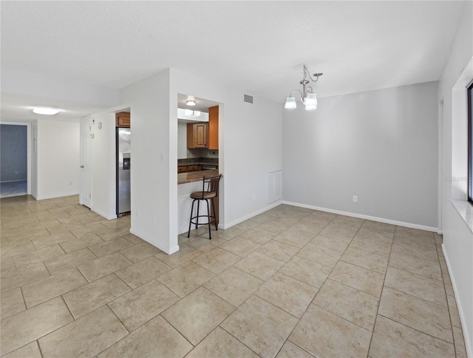 680 Midway Dr #a Property Photo 8