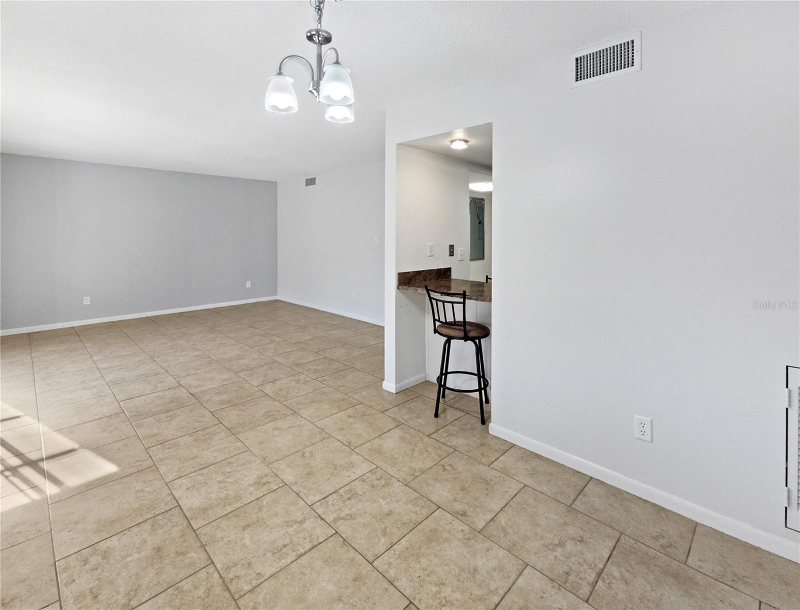 680 Midway Dr #a Property Photo 9