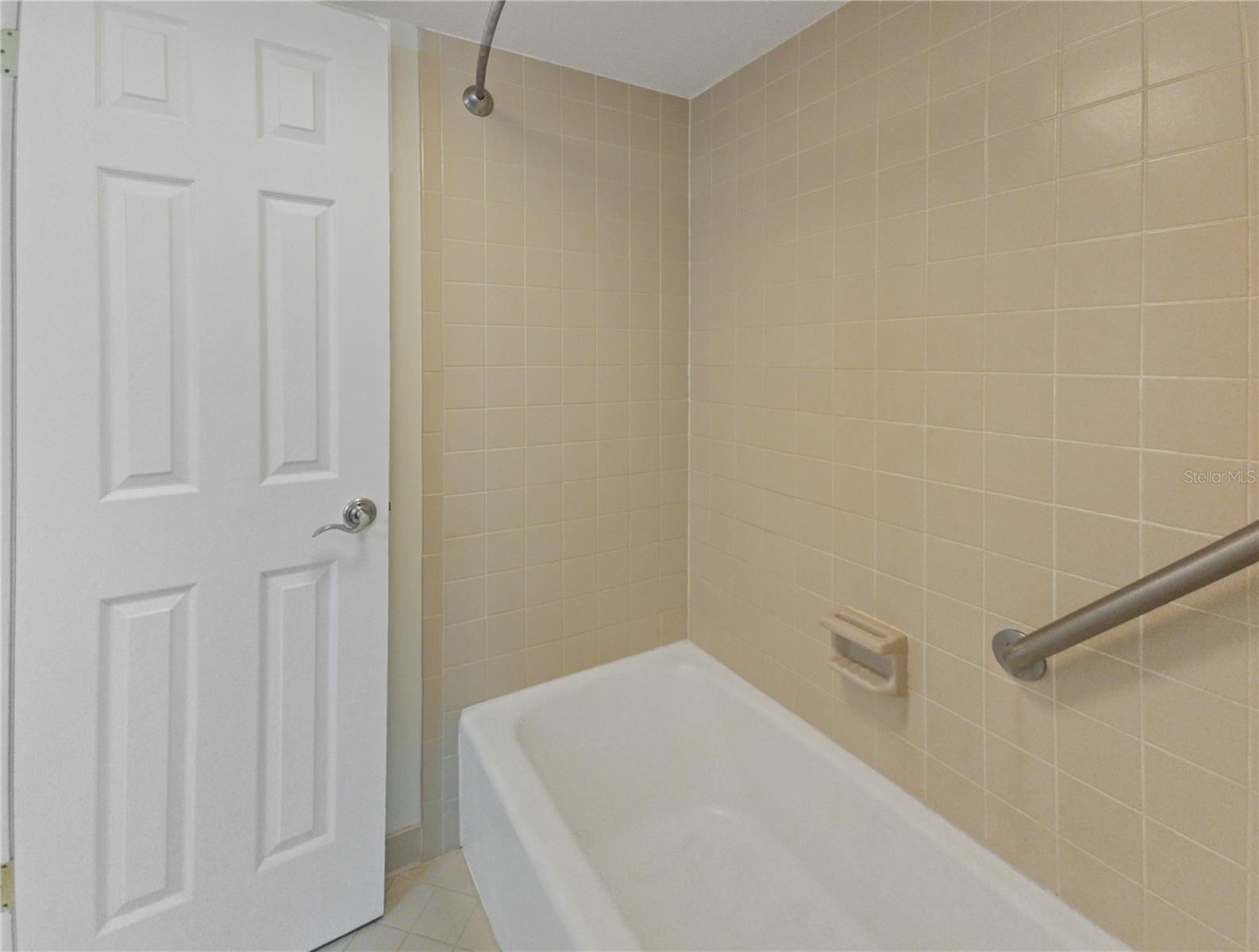 680 Midway Dr #a Property Photo 17