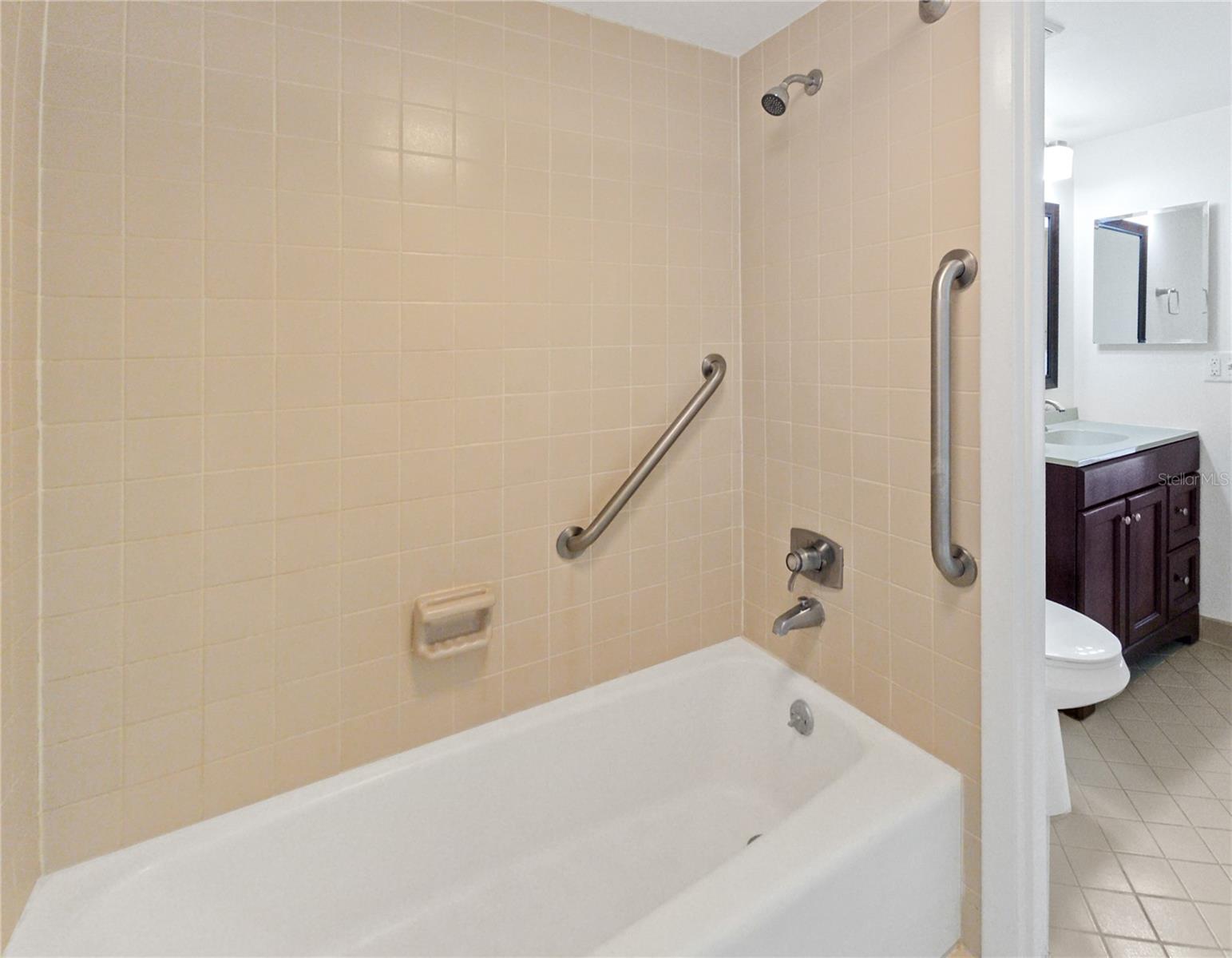 680 Midway Dr #a Property Photo 18