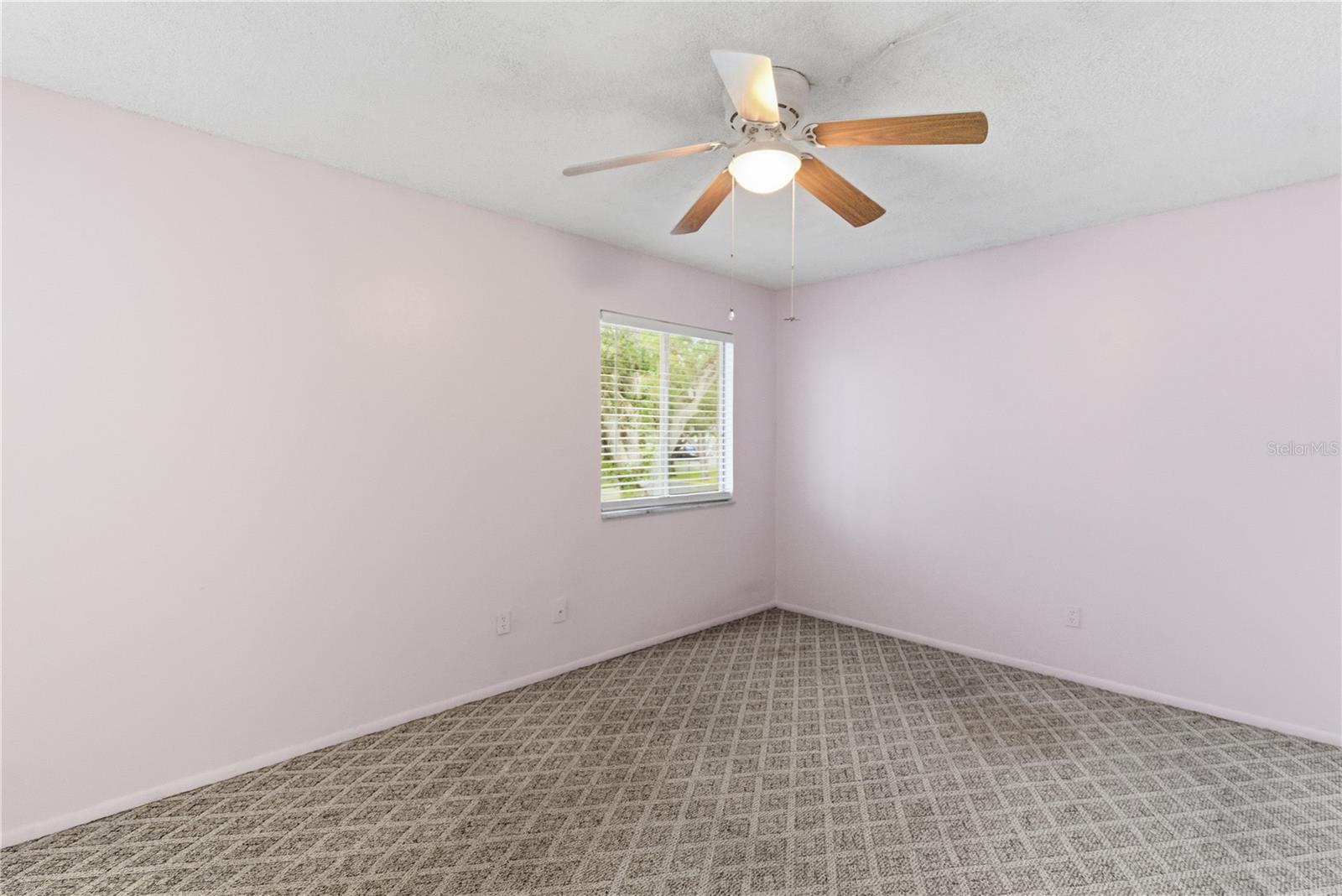 521 Midway Dr #b Property Photo 4
