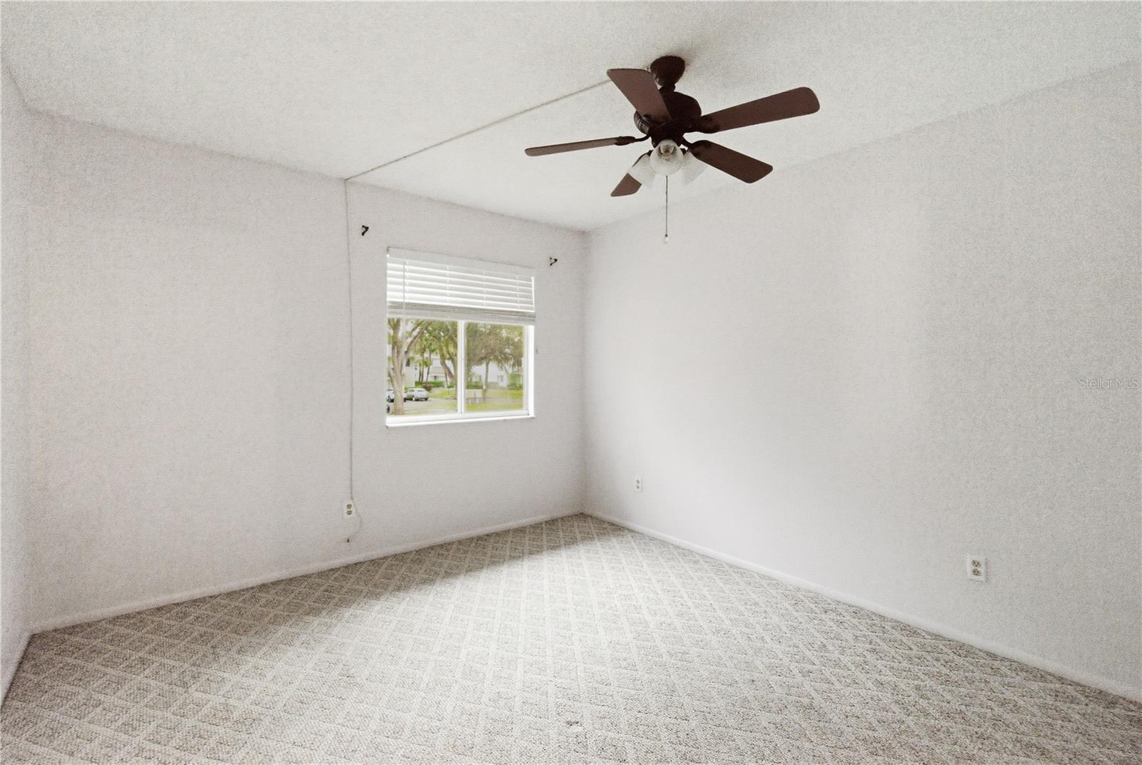 521 Midway Dr #b Property Photo 8
