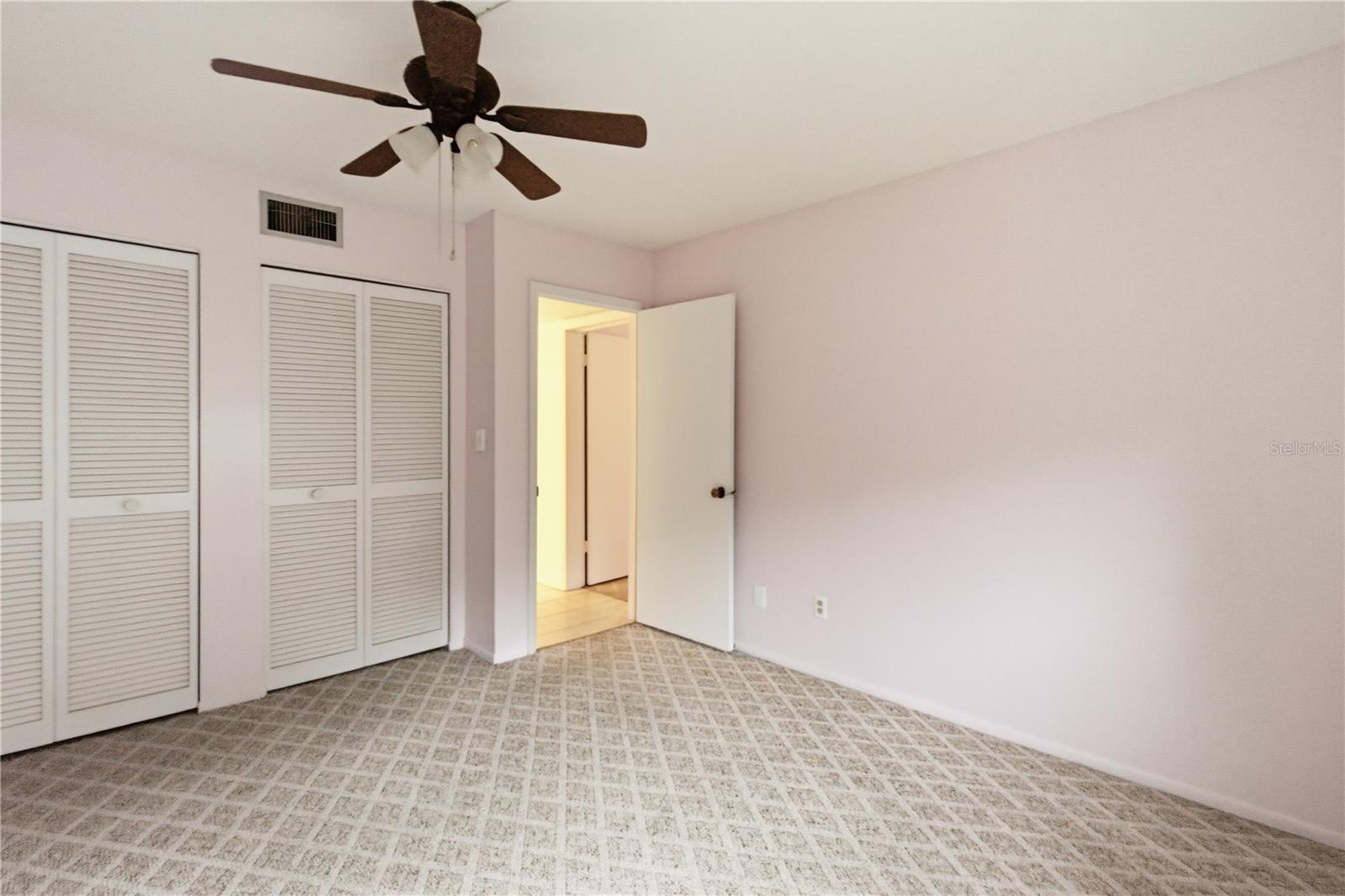 521 Midway Dr #b Property Photo 10