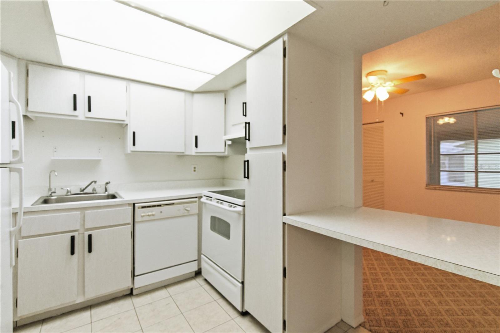 521 Midway Dr #b Property Photo 19