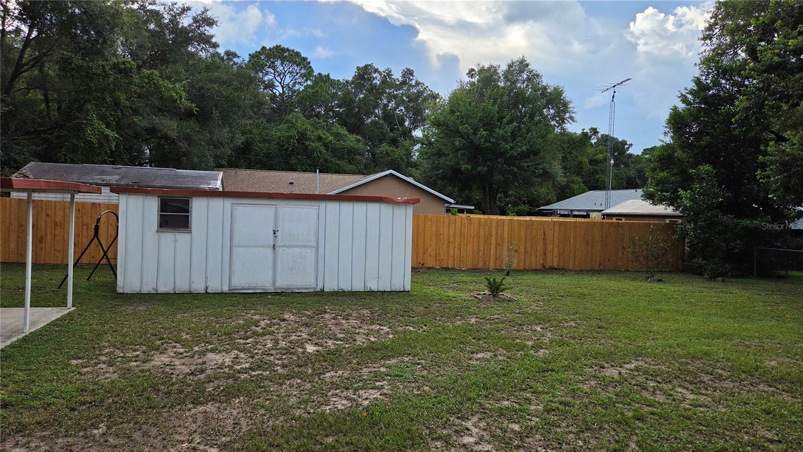 662 N Charles Ave Property Photo 3