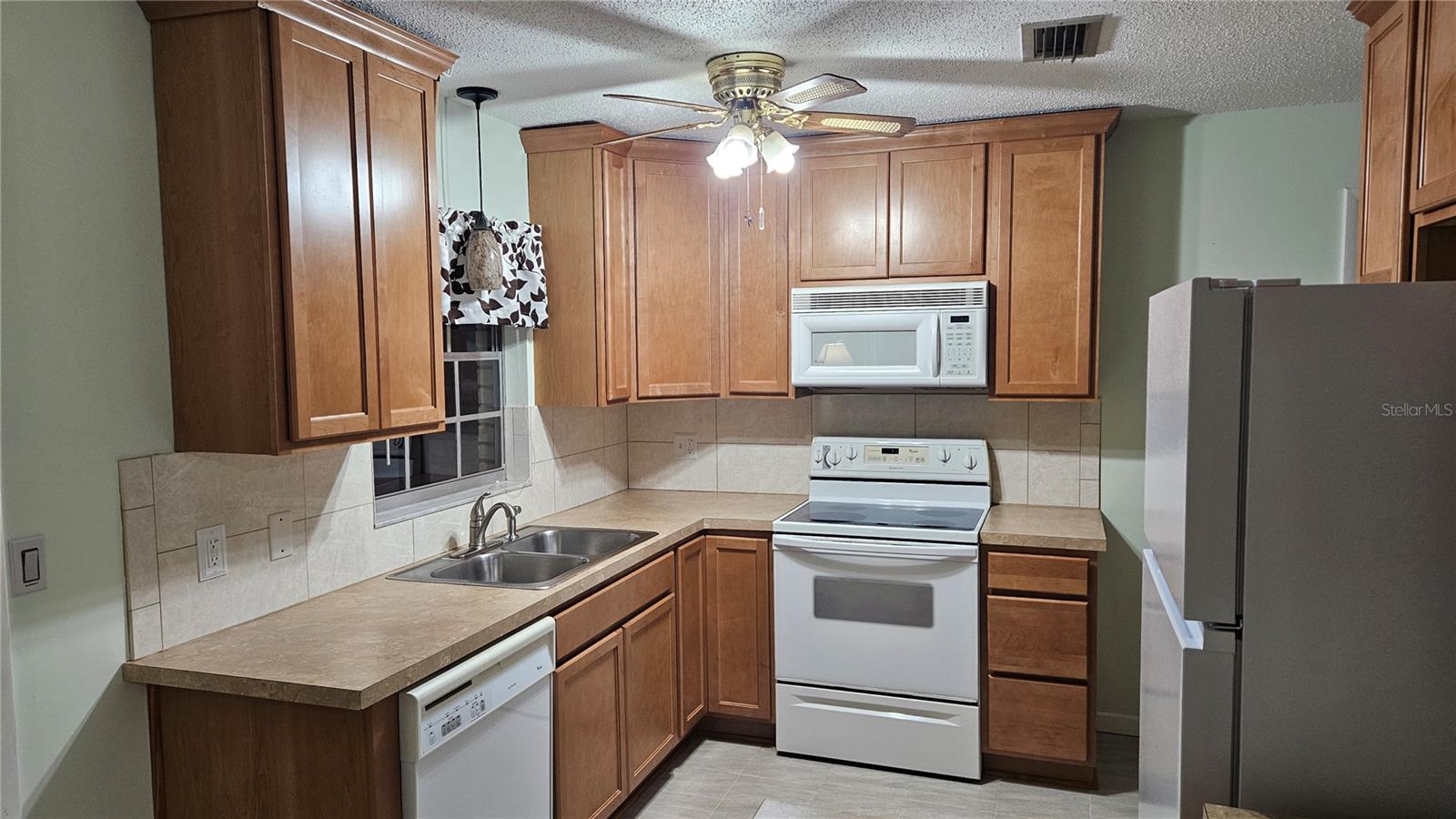 662 N Charles Ave Property Photo 5