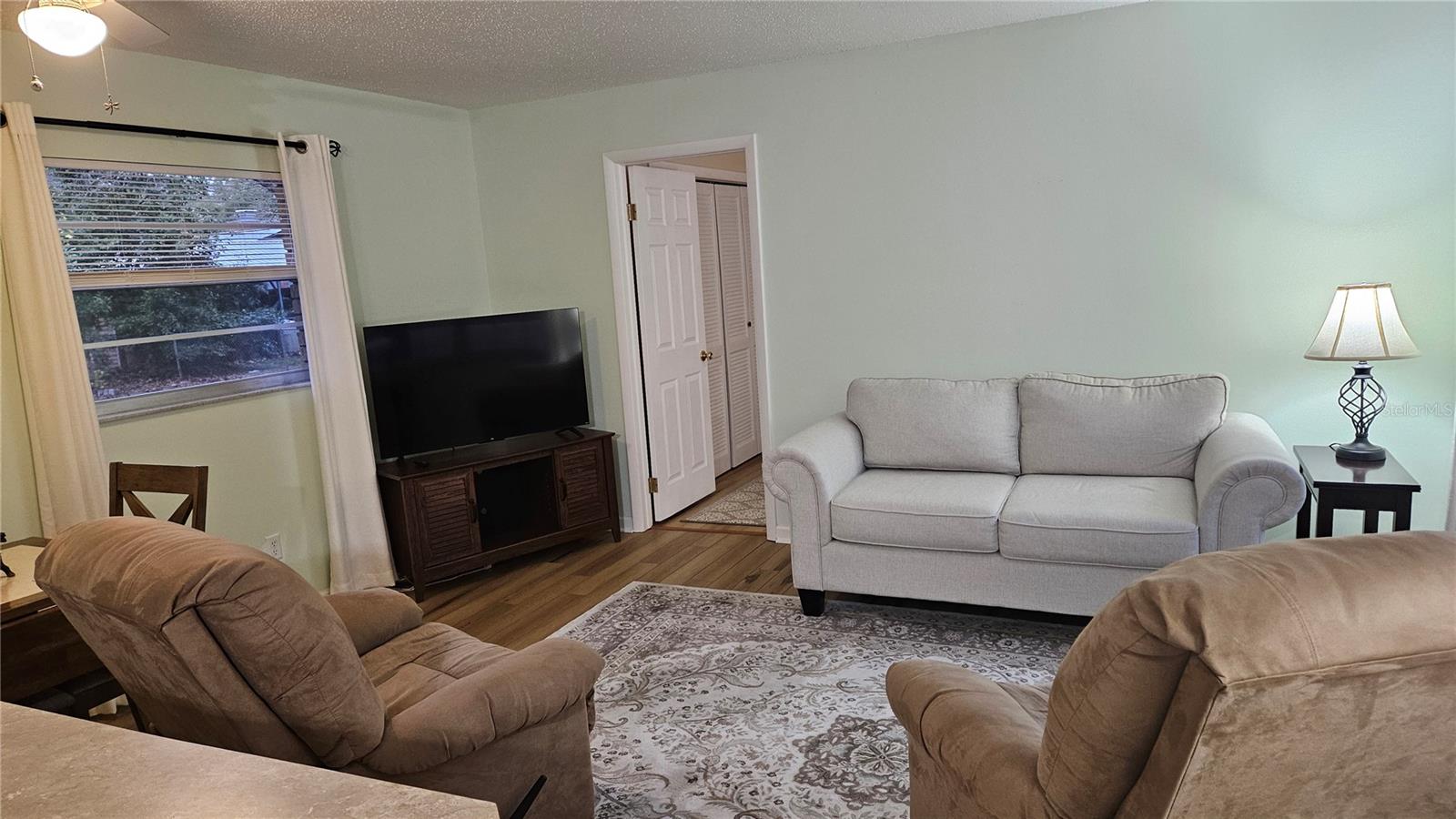 662 N Charles Ave Property Photo 6