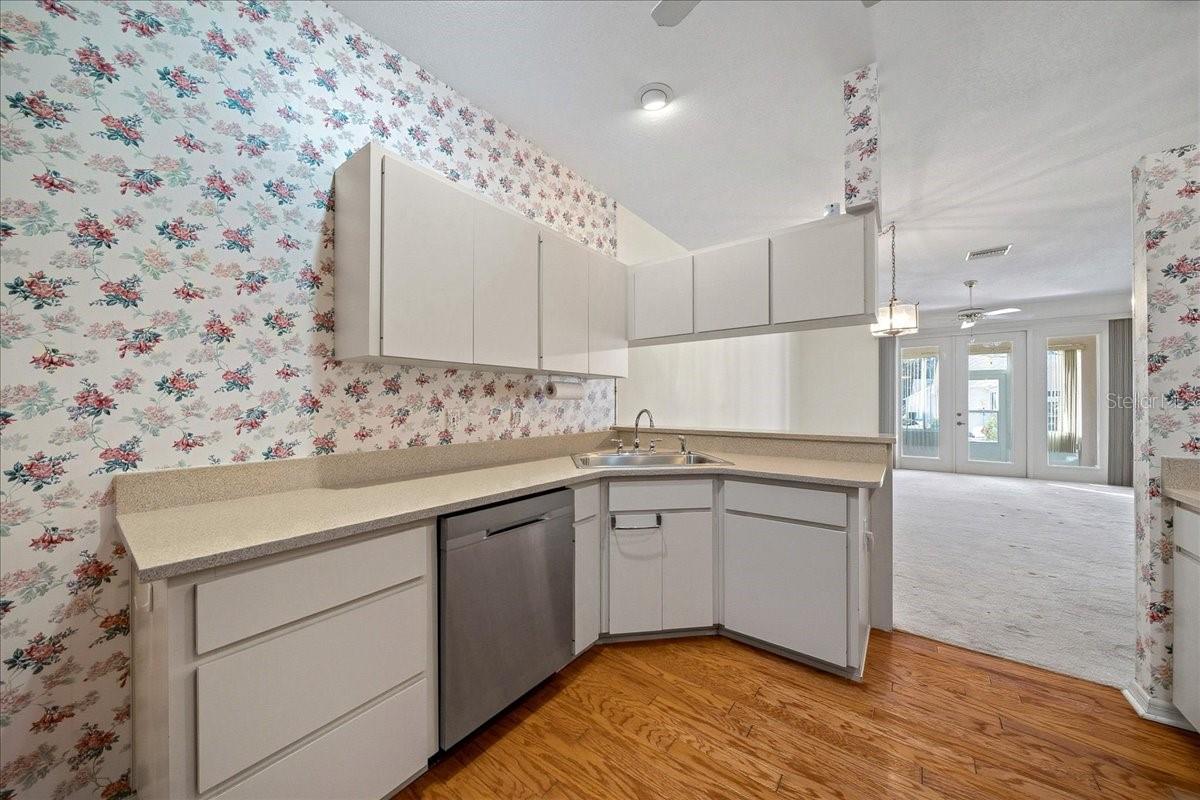 6818 E Queensbury Ln Property Photo 7