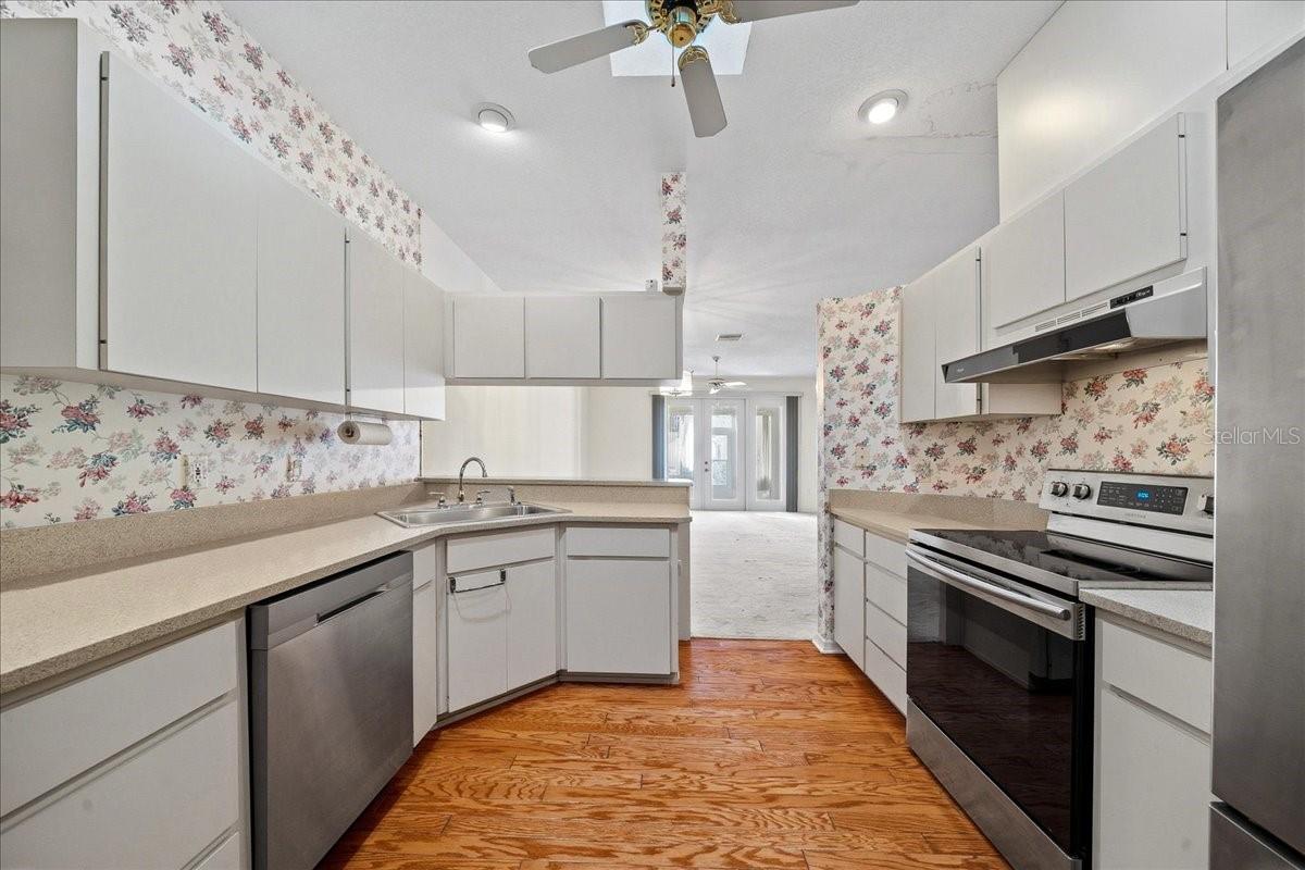 6818 E Queensbury Ln Property Photo 9